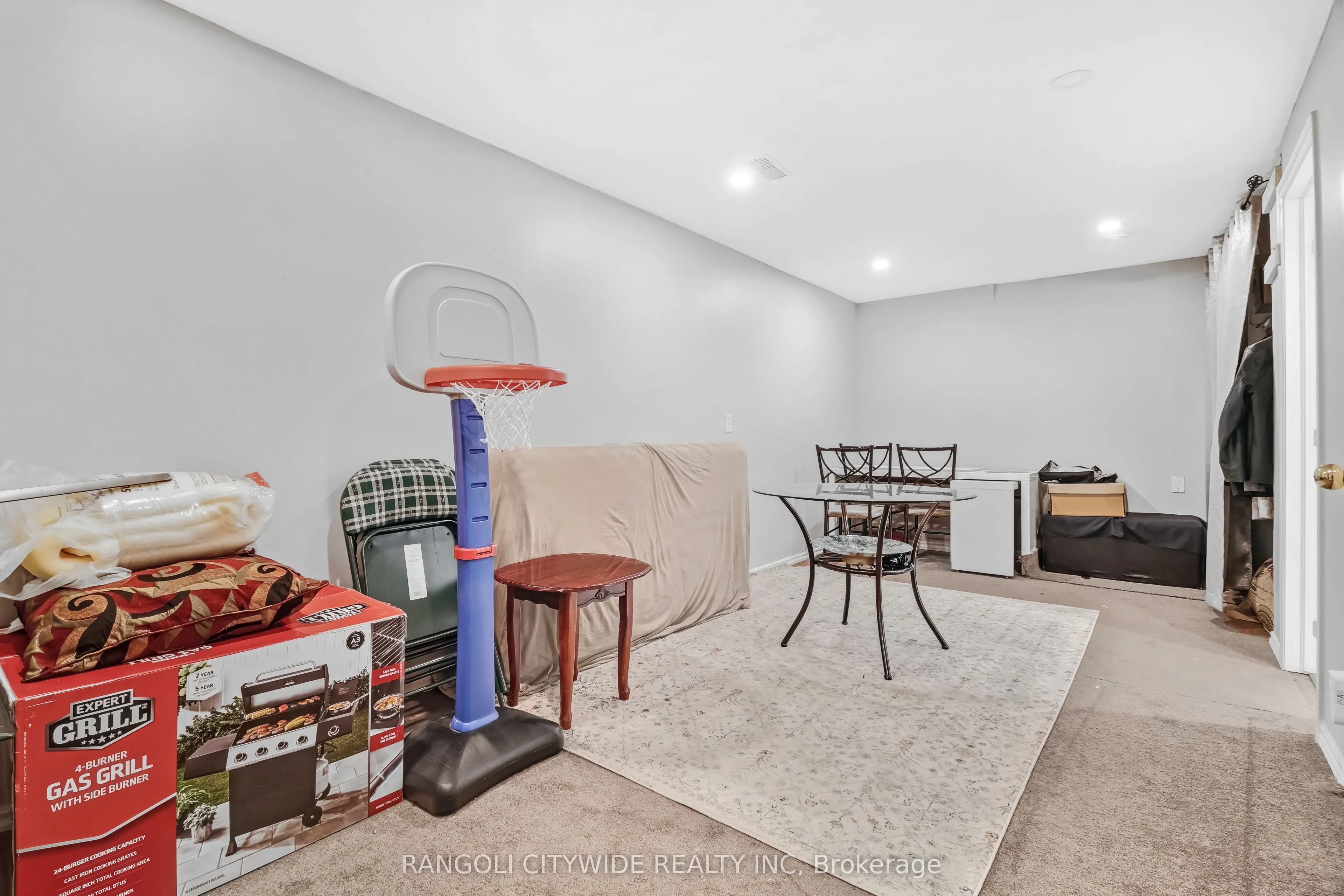 5962 Pineglade Crescent