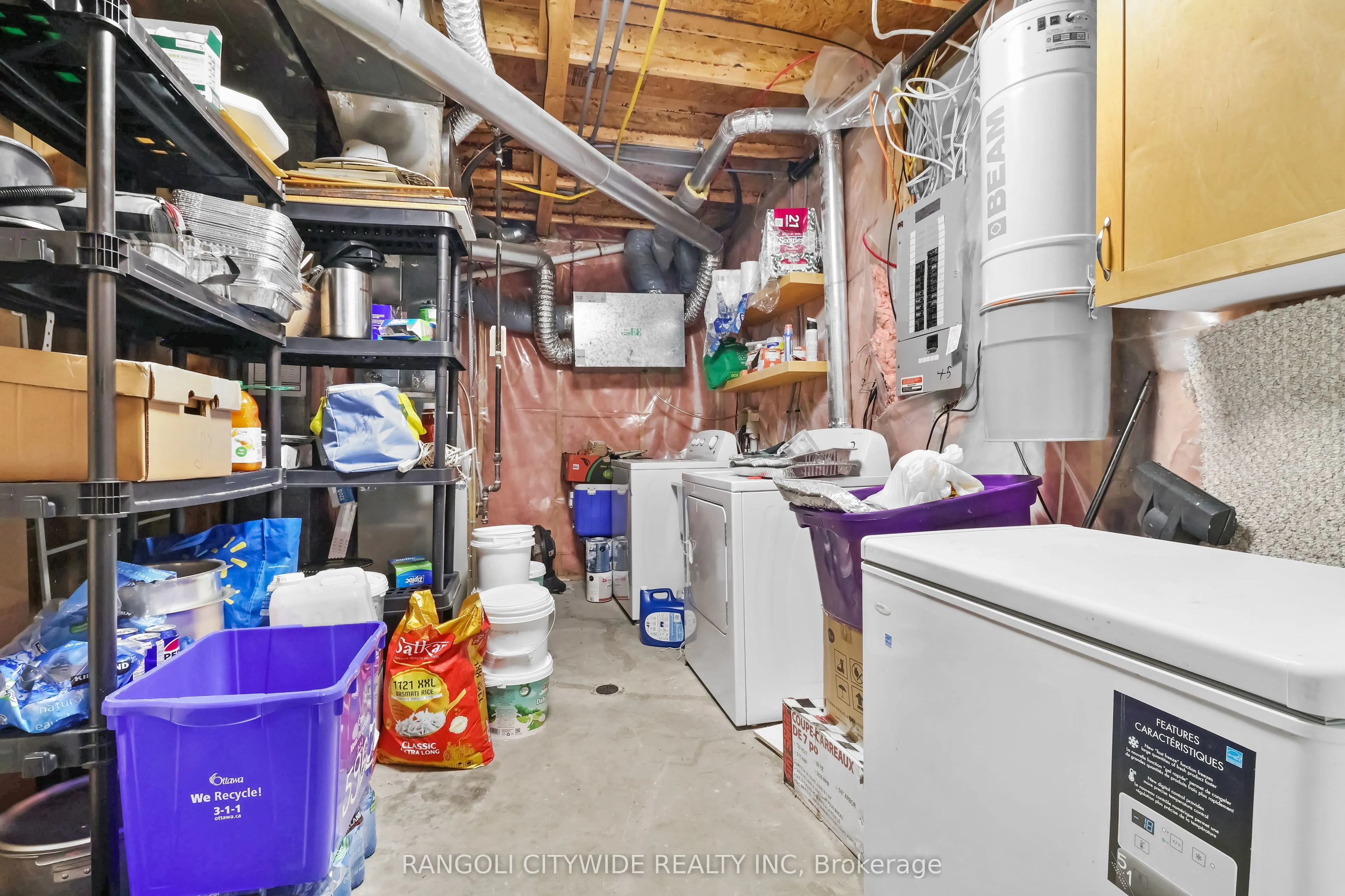 5962 Pineglade Crescent