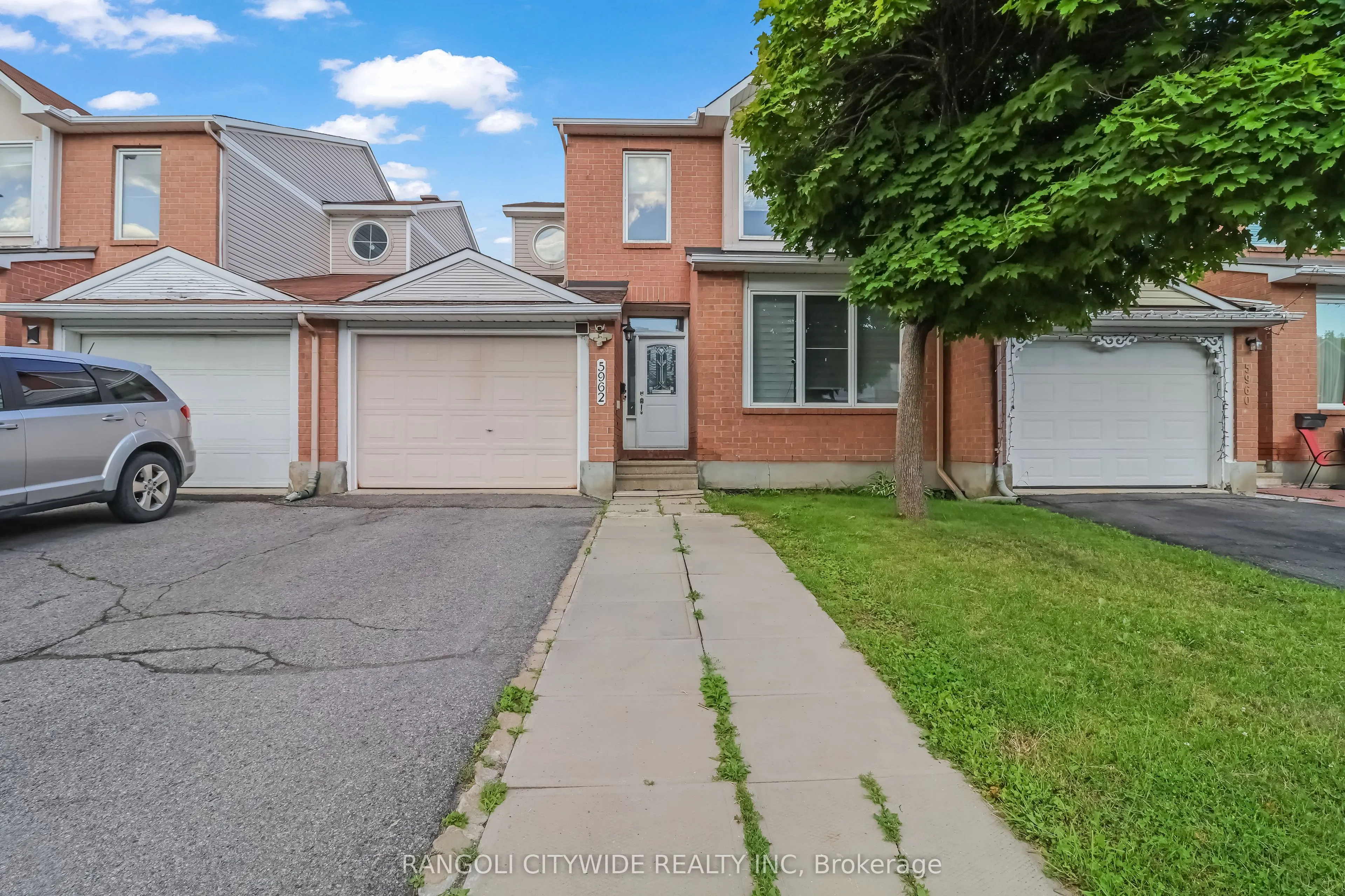 5962 Pineglade Crescent
