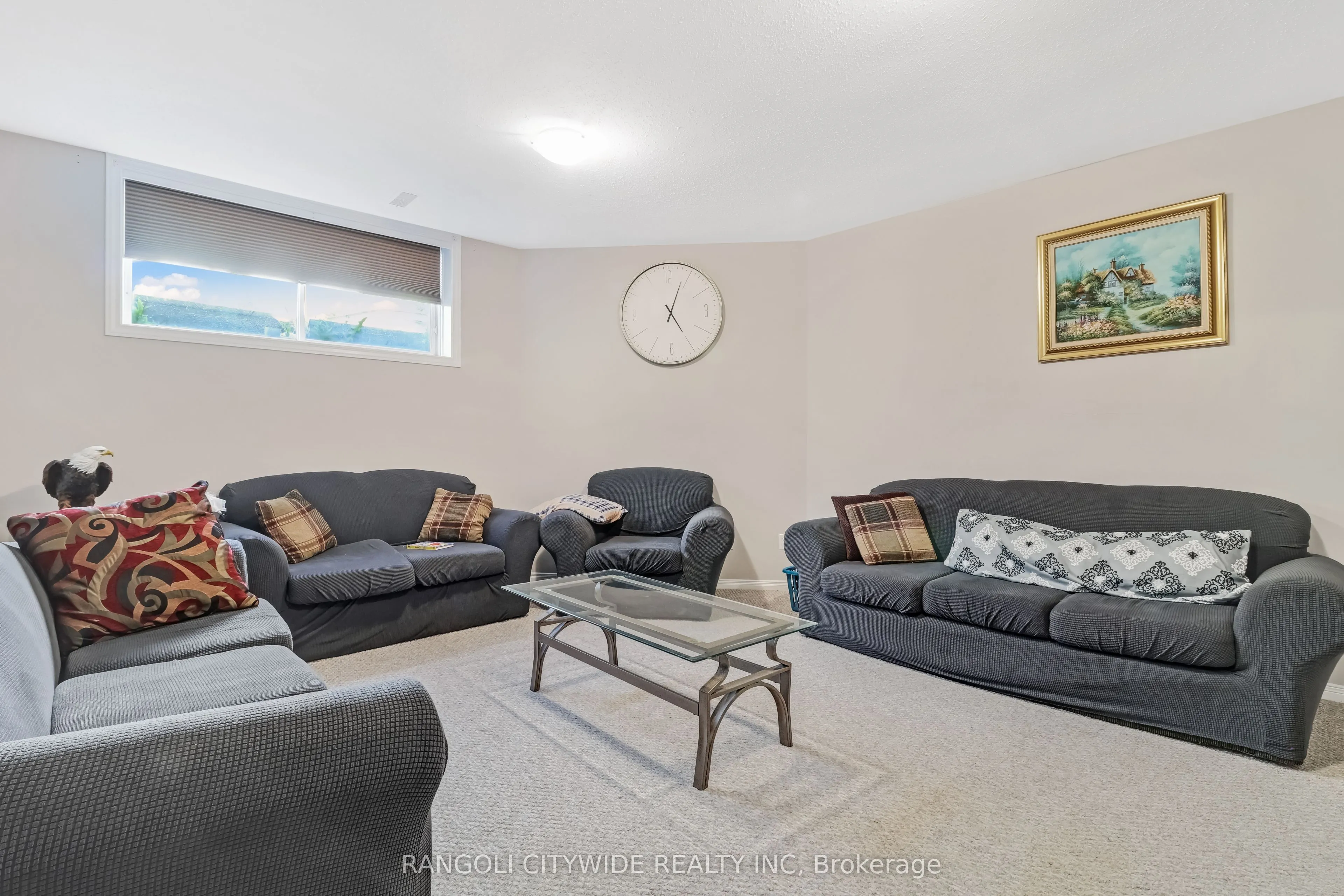5962 Pineglade Crescent