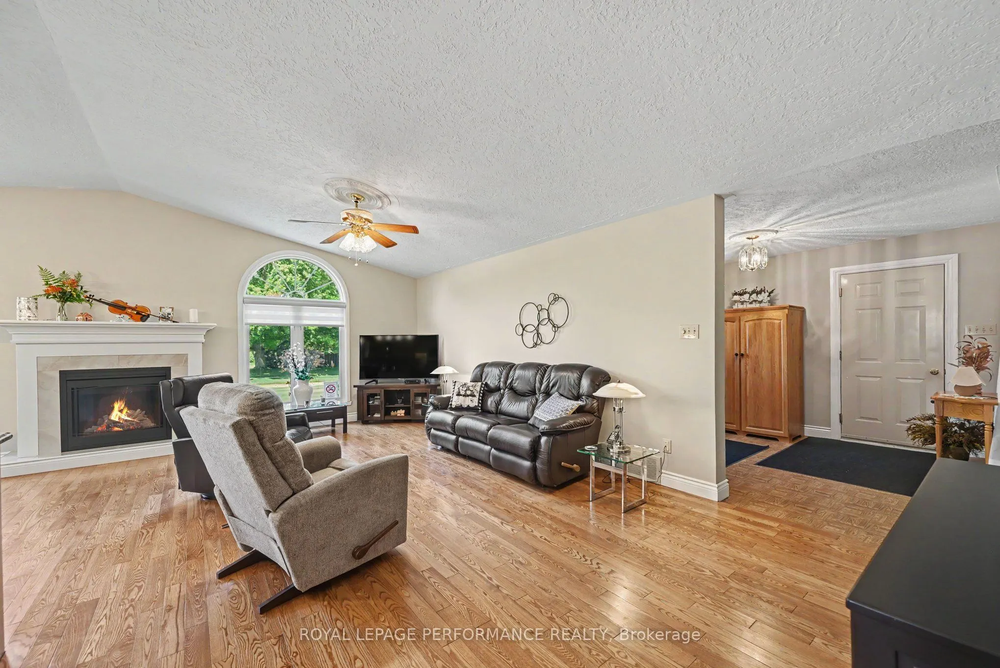 1401 Holy Cross Boulevard
