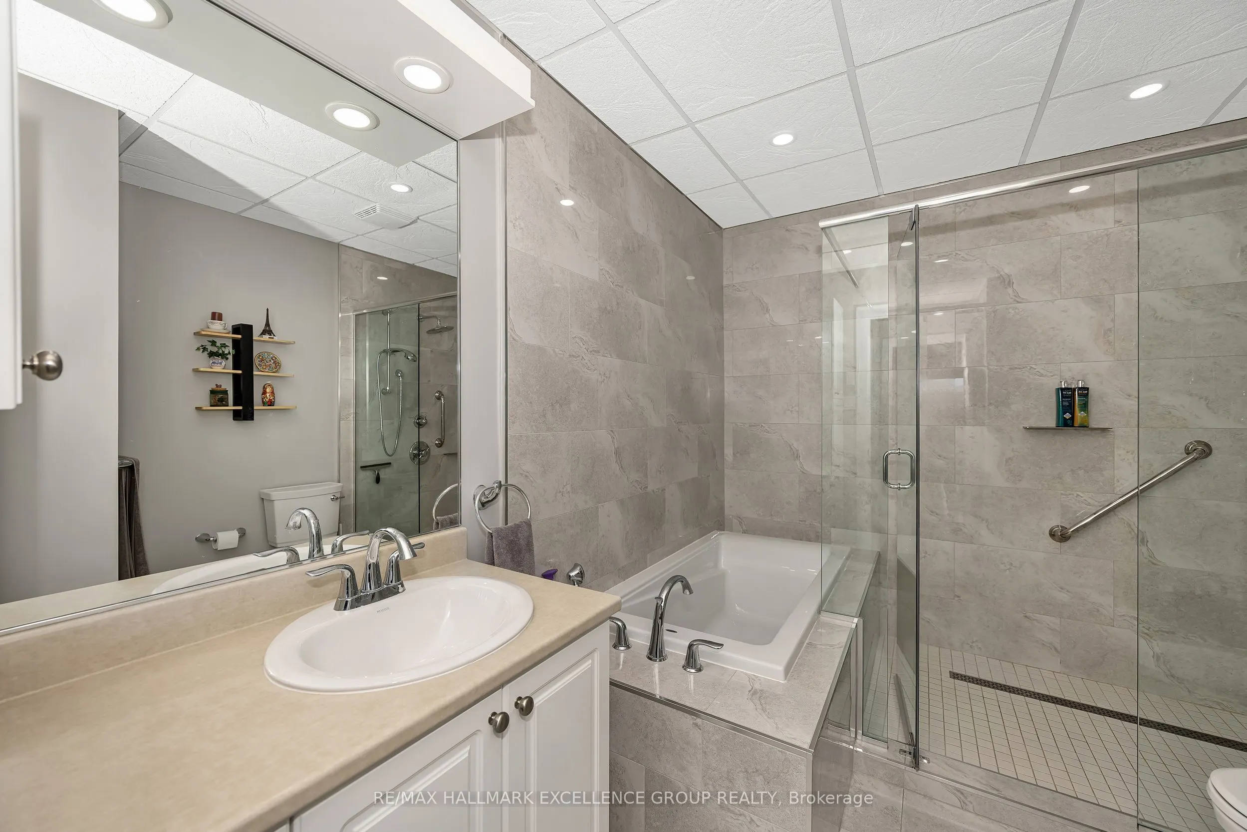 2921 Laurier Street #406