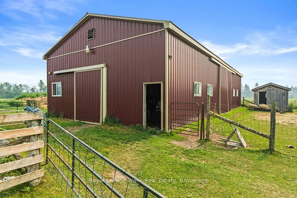 720472 20 Side Road
