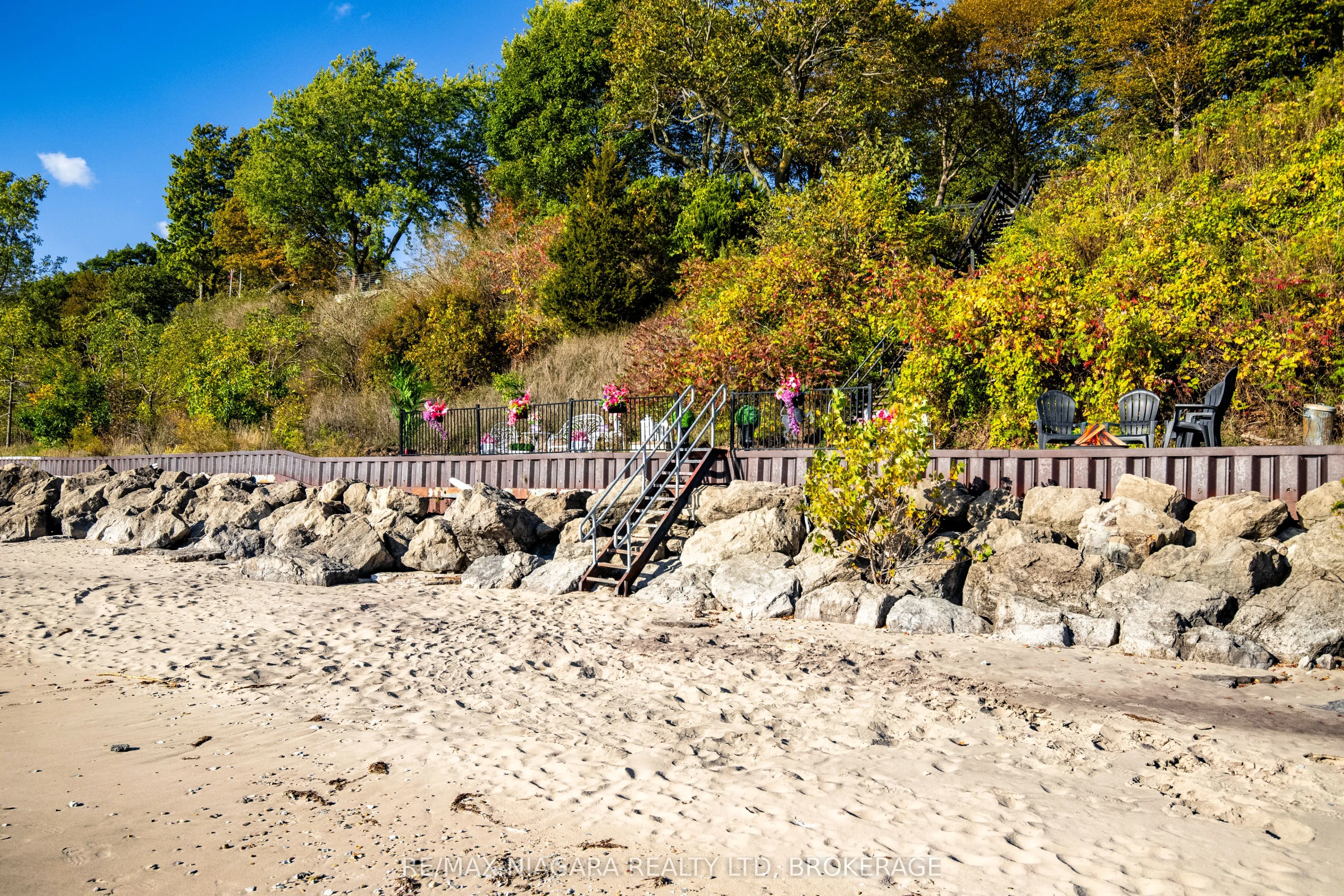 735 Lakeshore Road E