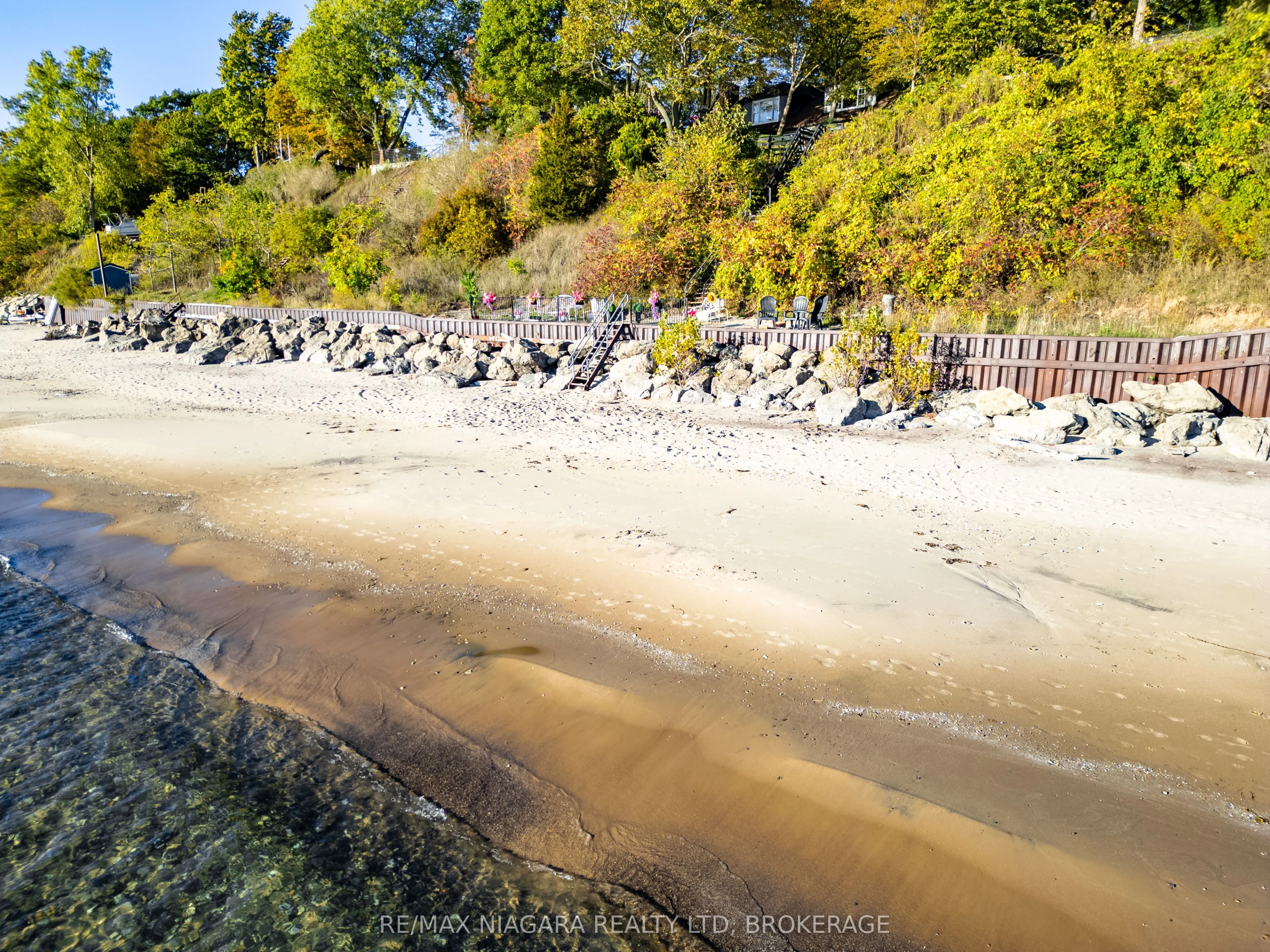 735 Lakeshore Road E