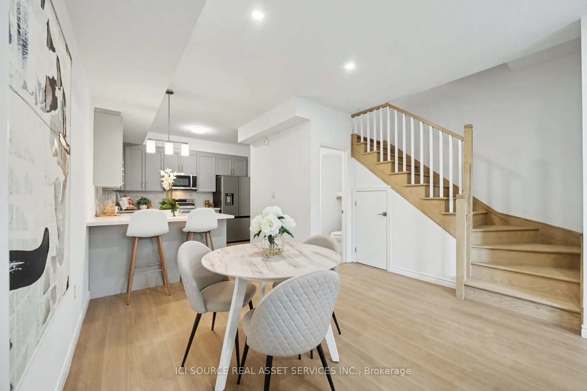 2 Slessor Boulevard #10