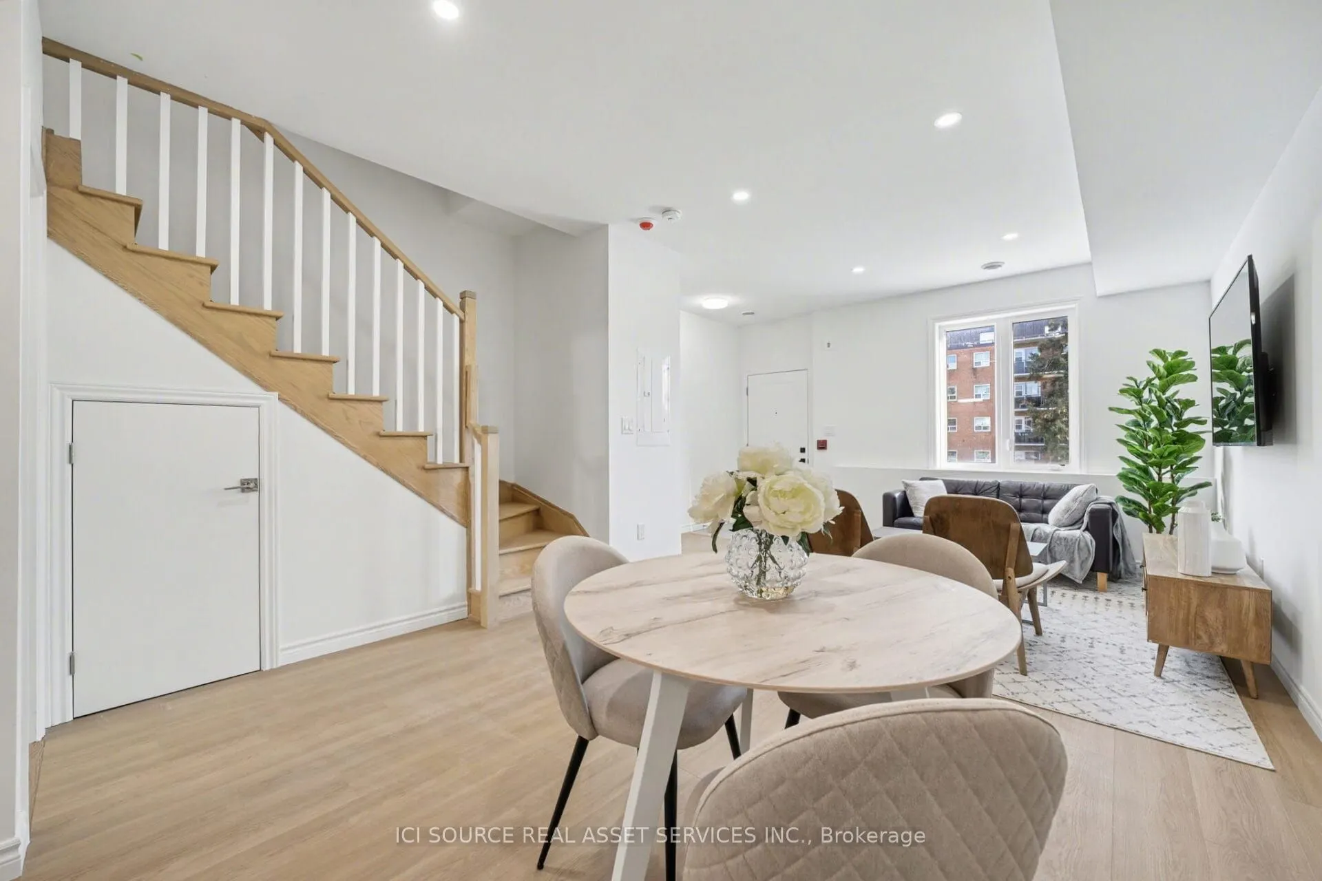 2 Slessor Boulevard #10