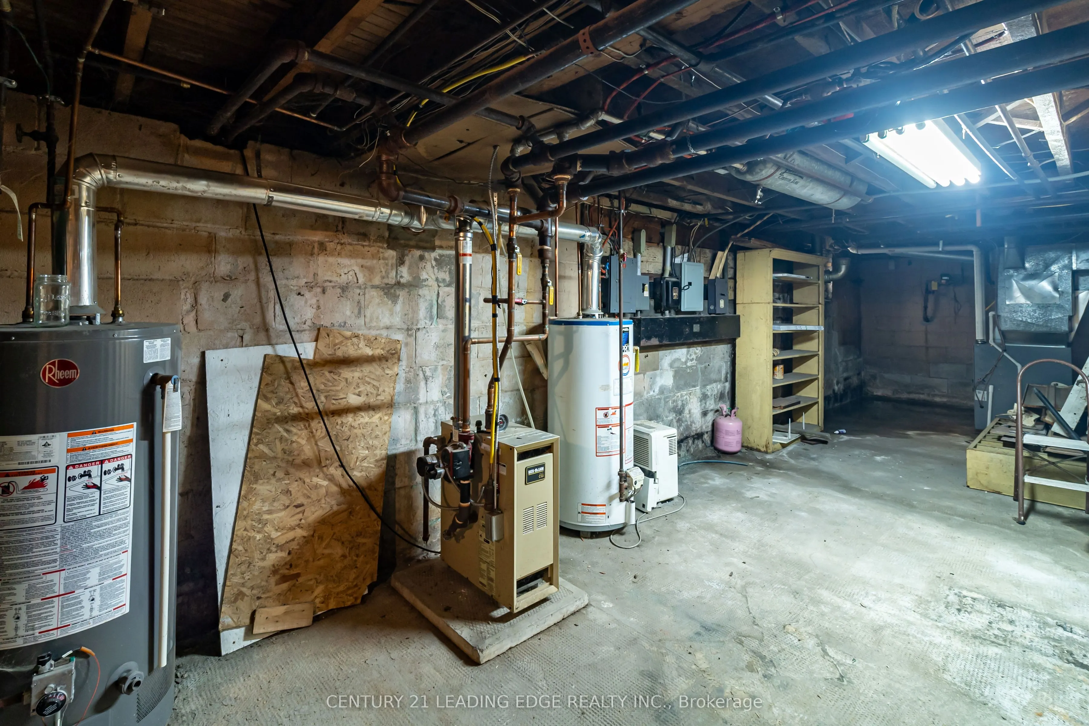 223 Main Street W
