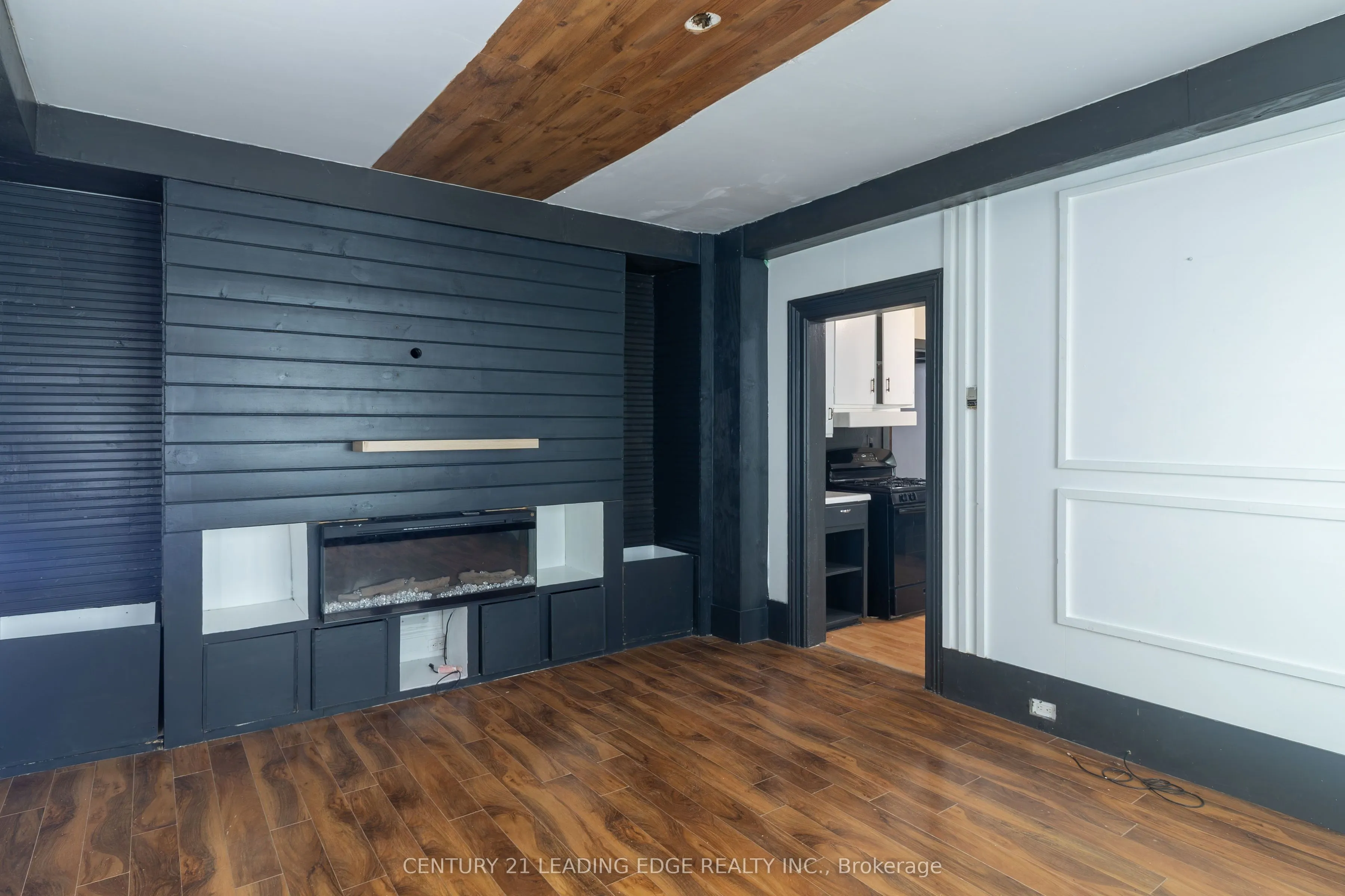 223 Main Street W