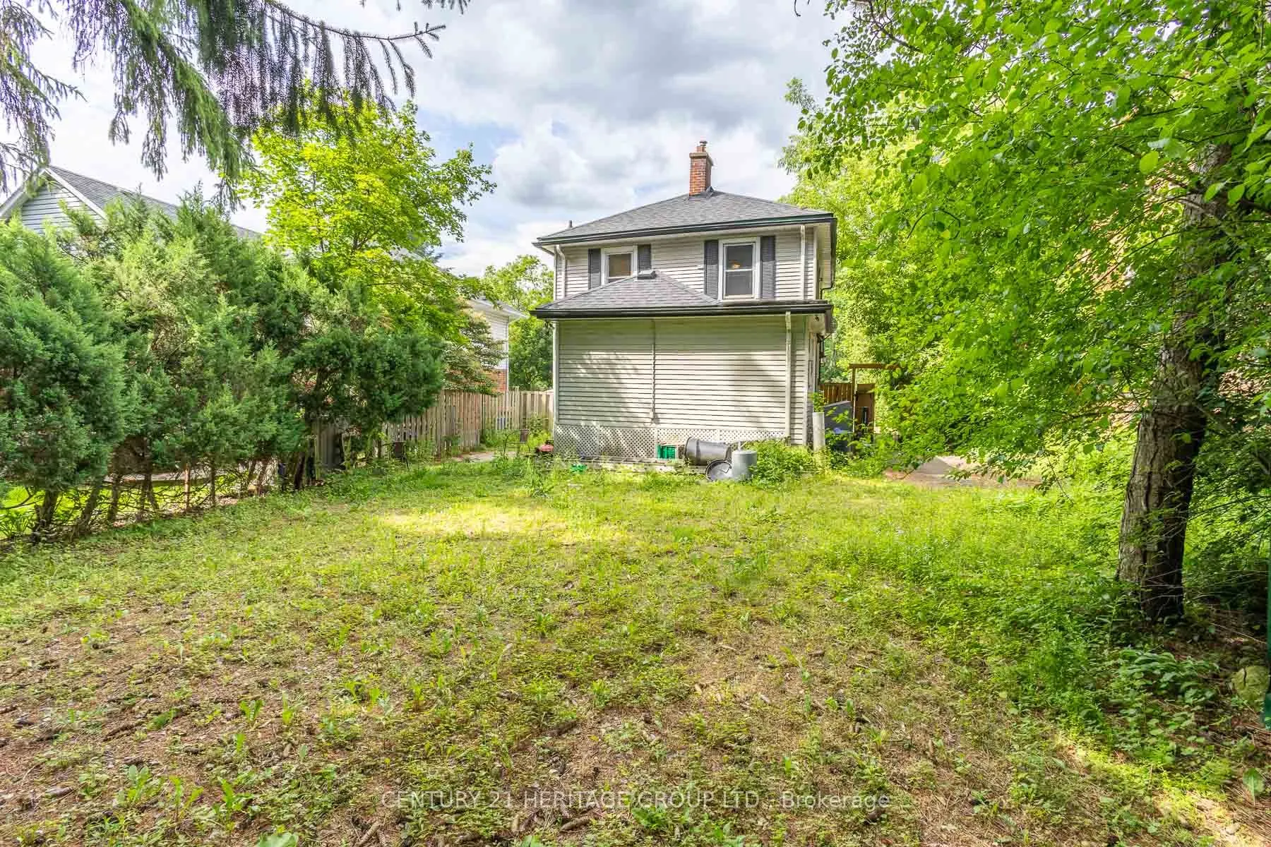 32 Rousseaux Street