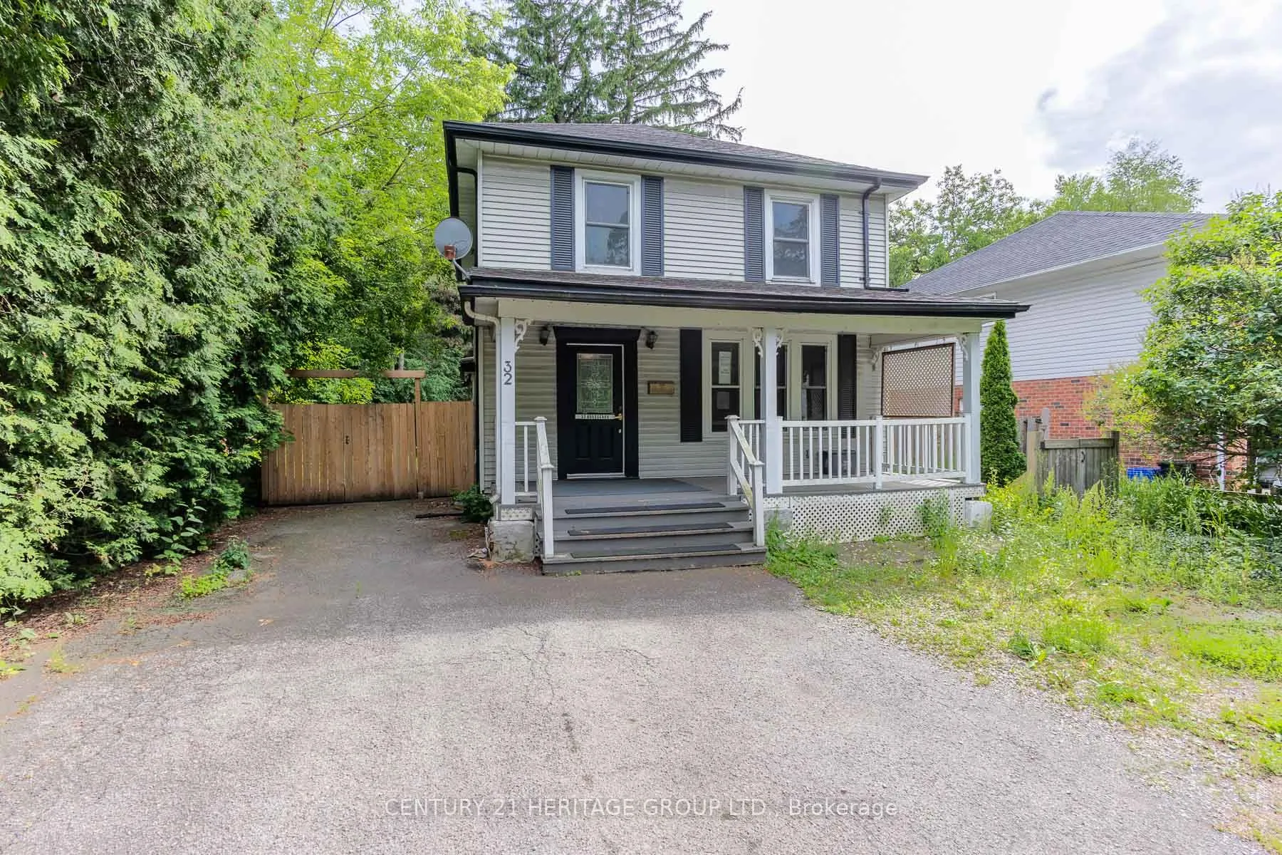 32 Rousseaux Street