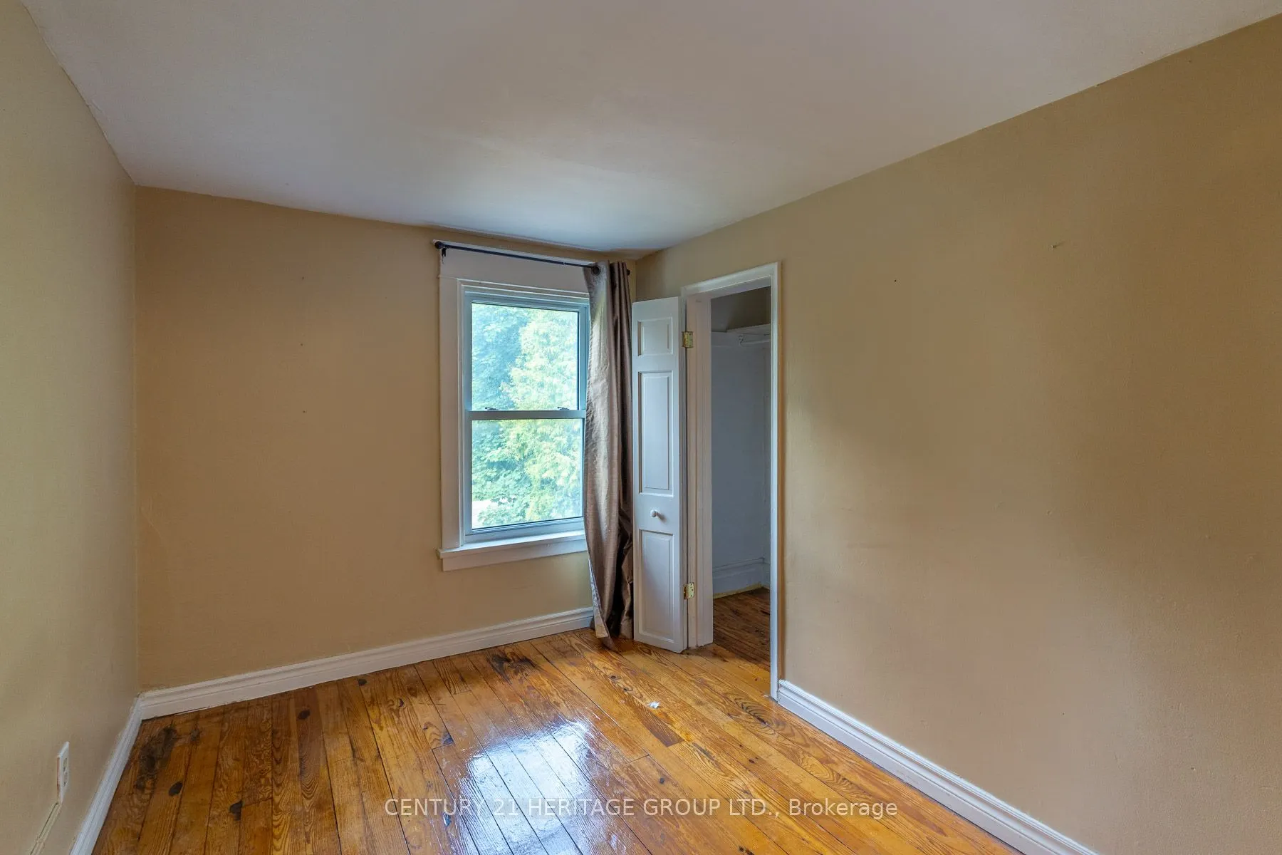 32 Rousseaux Street