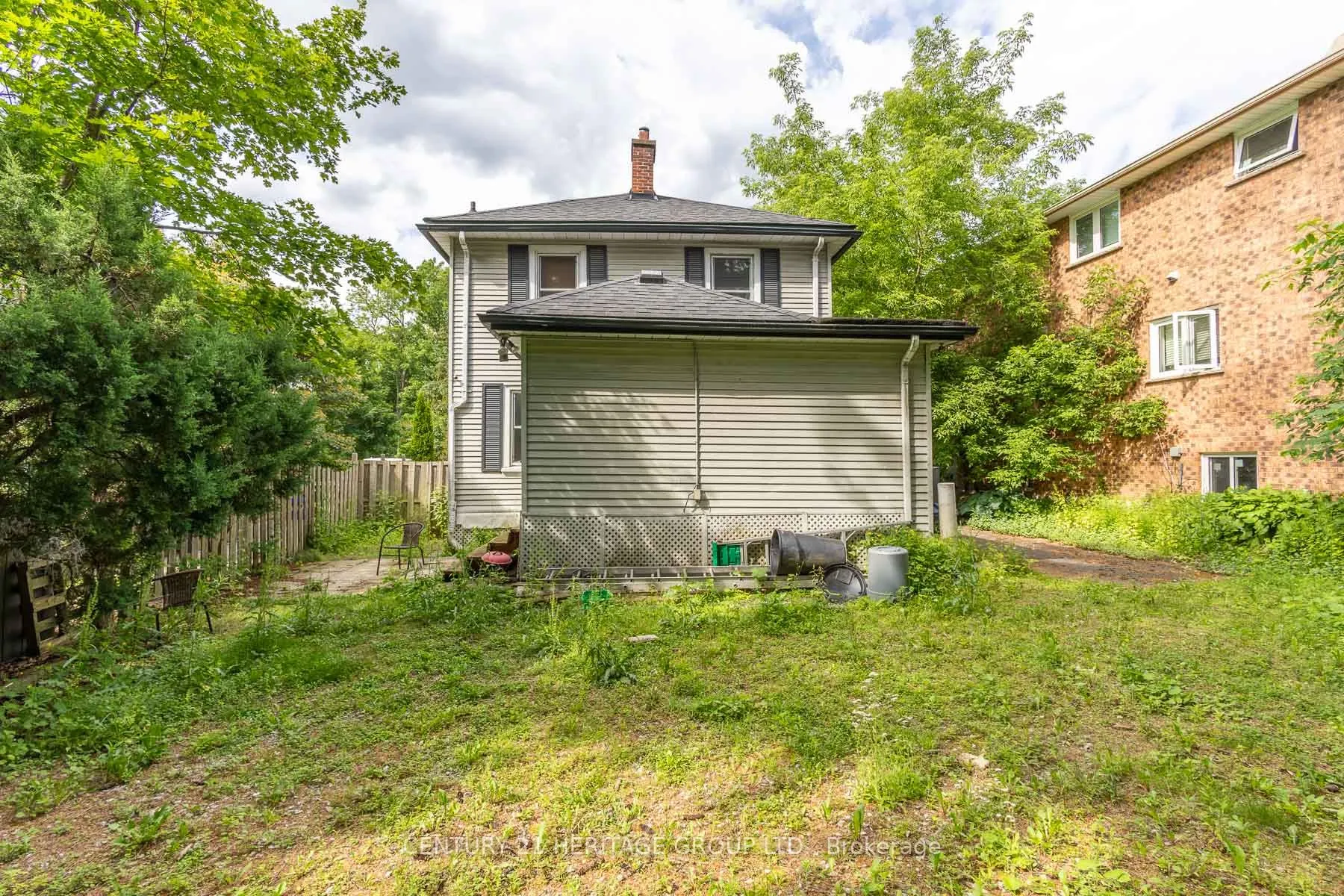 32 Rousseaux Street
