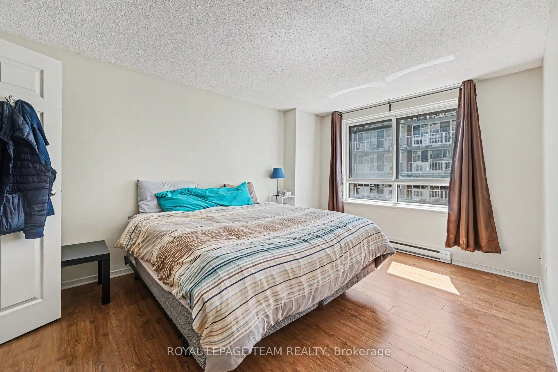 199 Kent Street #404