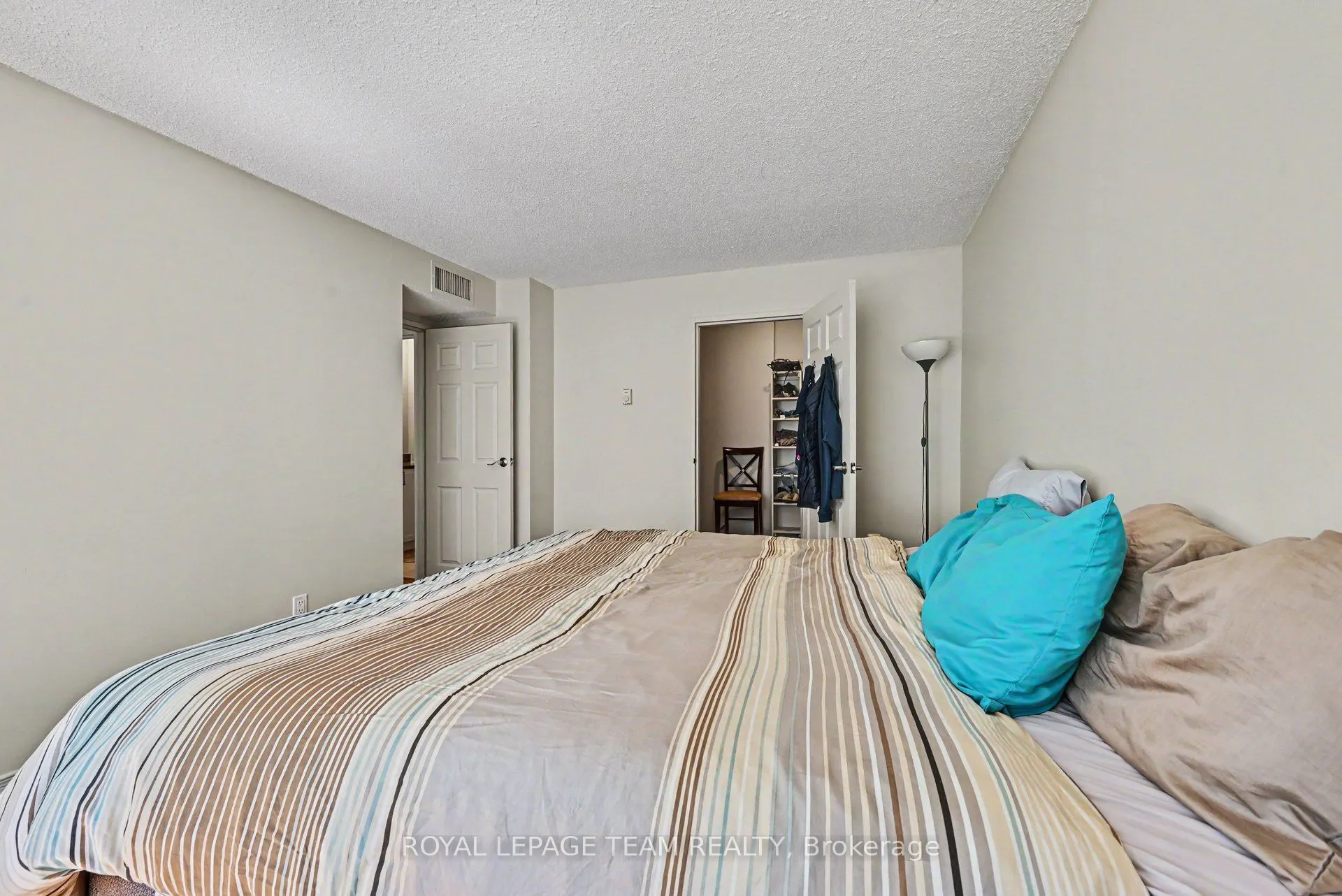199 Kent Street #404