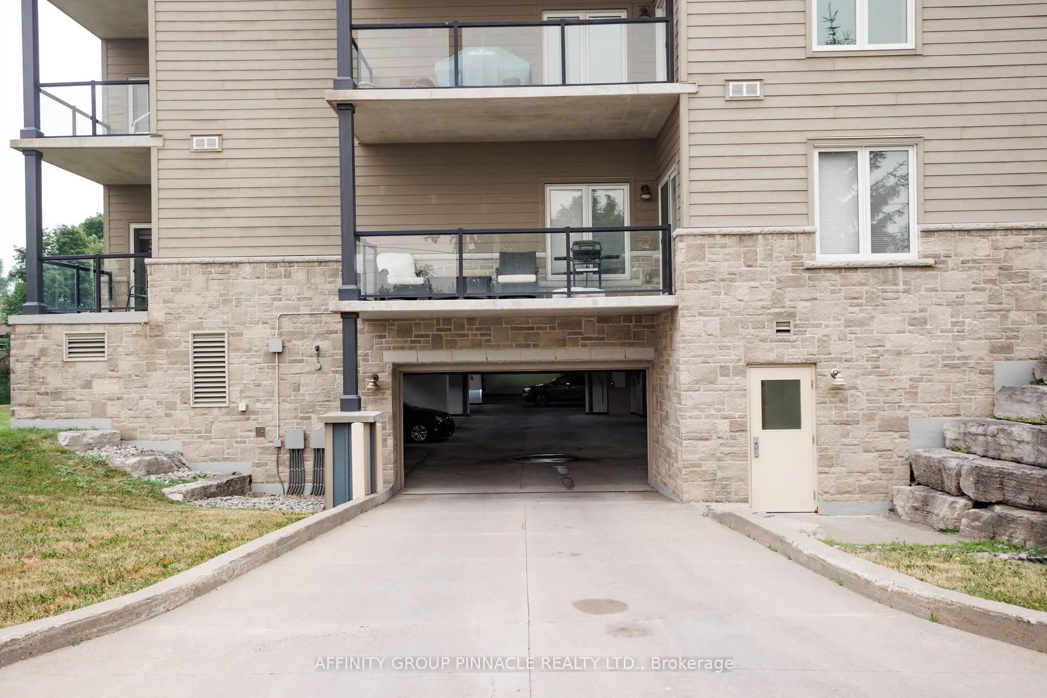 94 Francis Street W #105