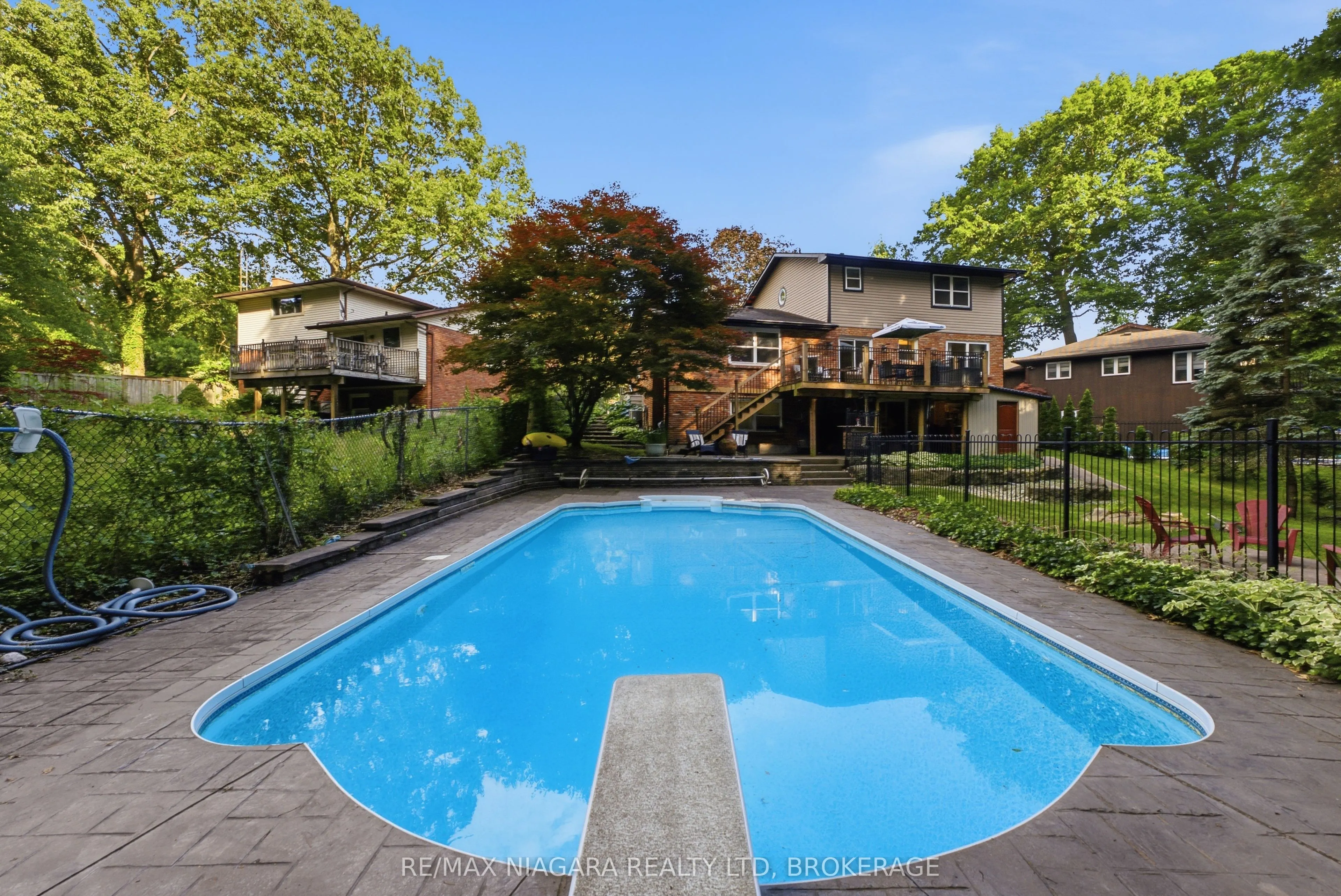 9 Beechnut Court