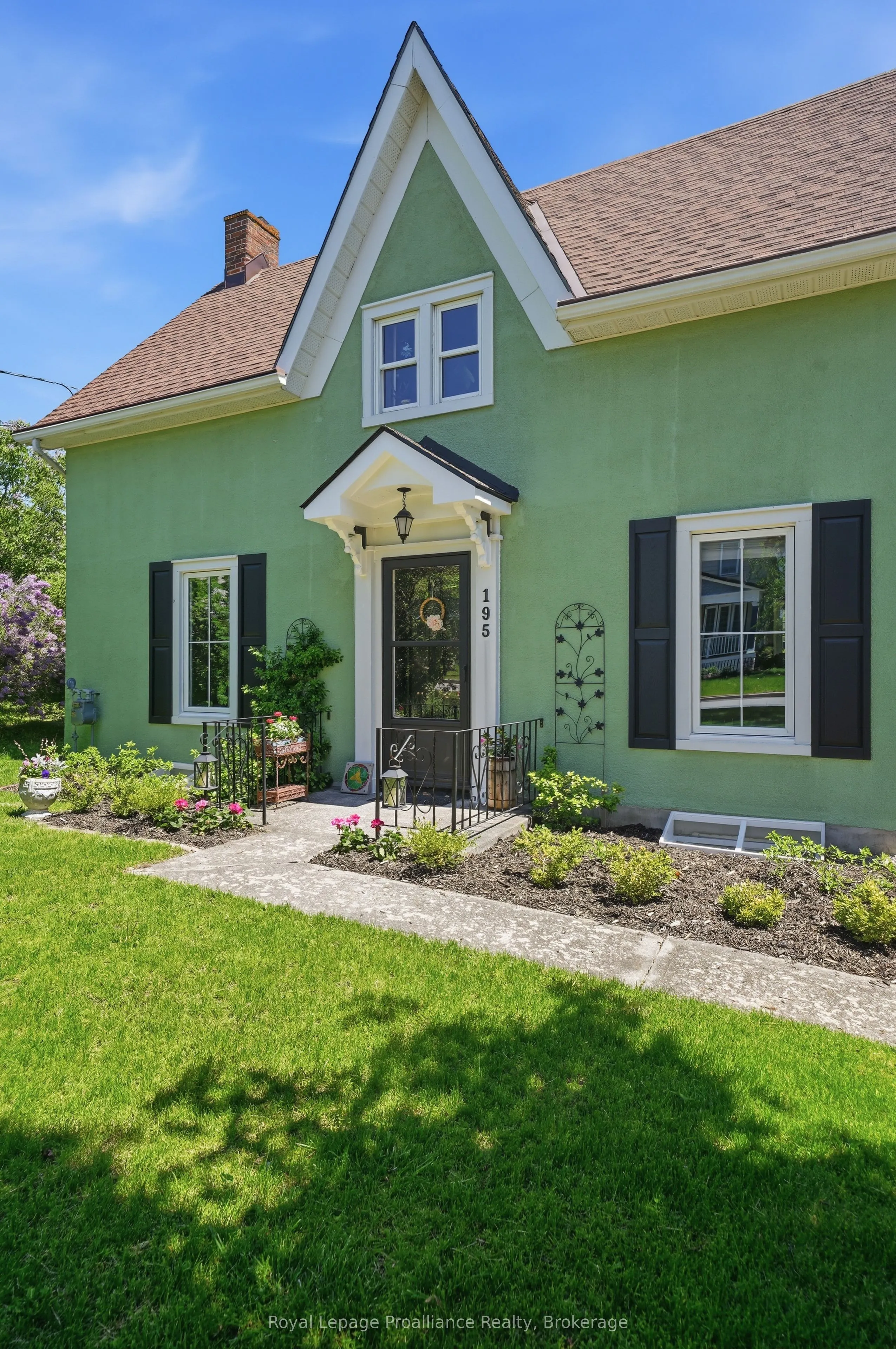 195 Maclellan Avenue