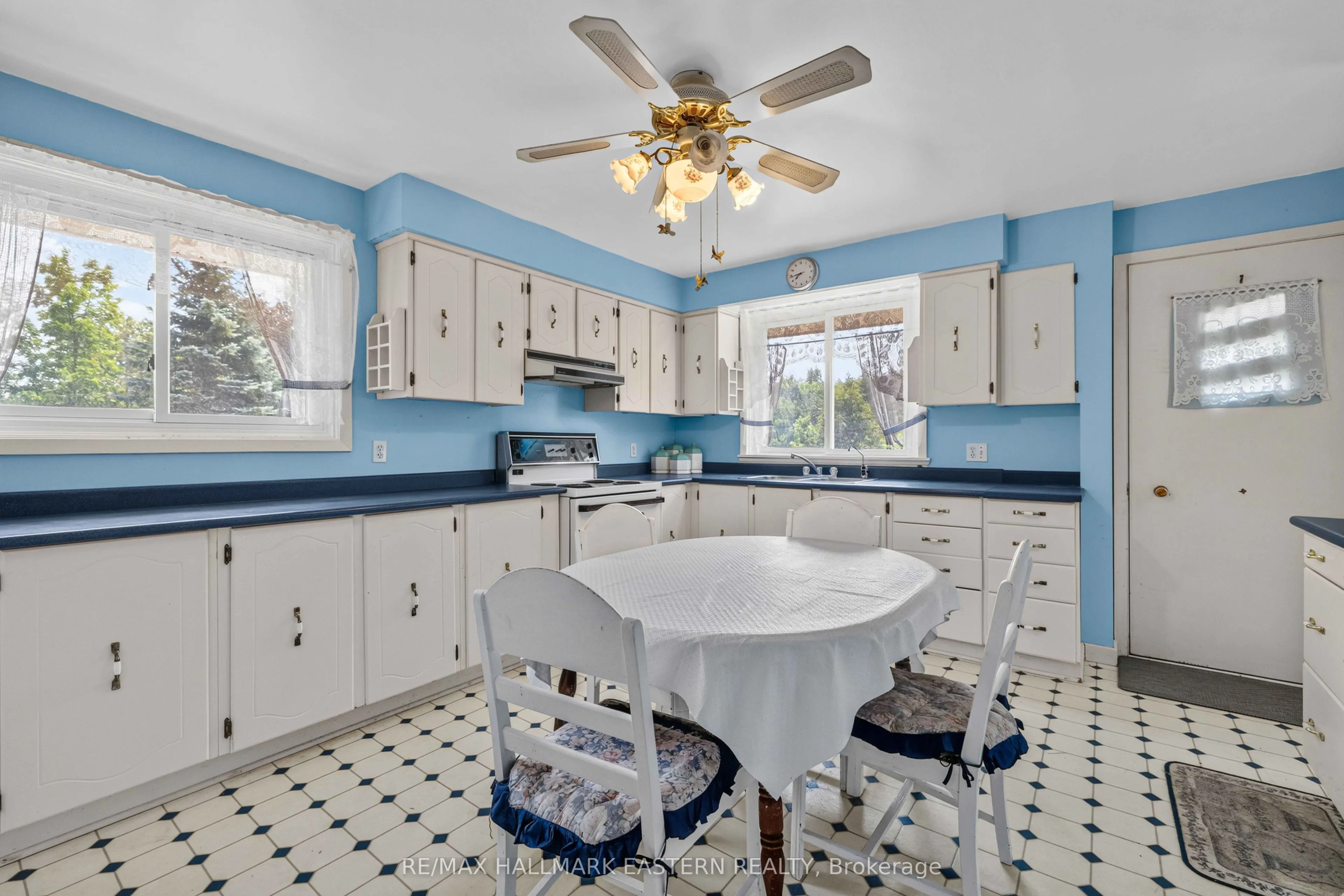 921 Robinson Road