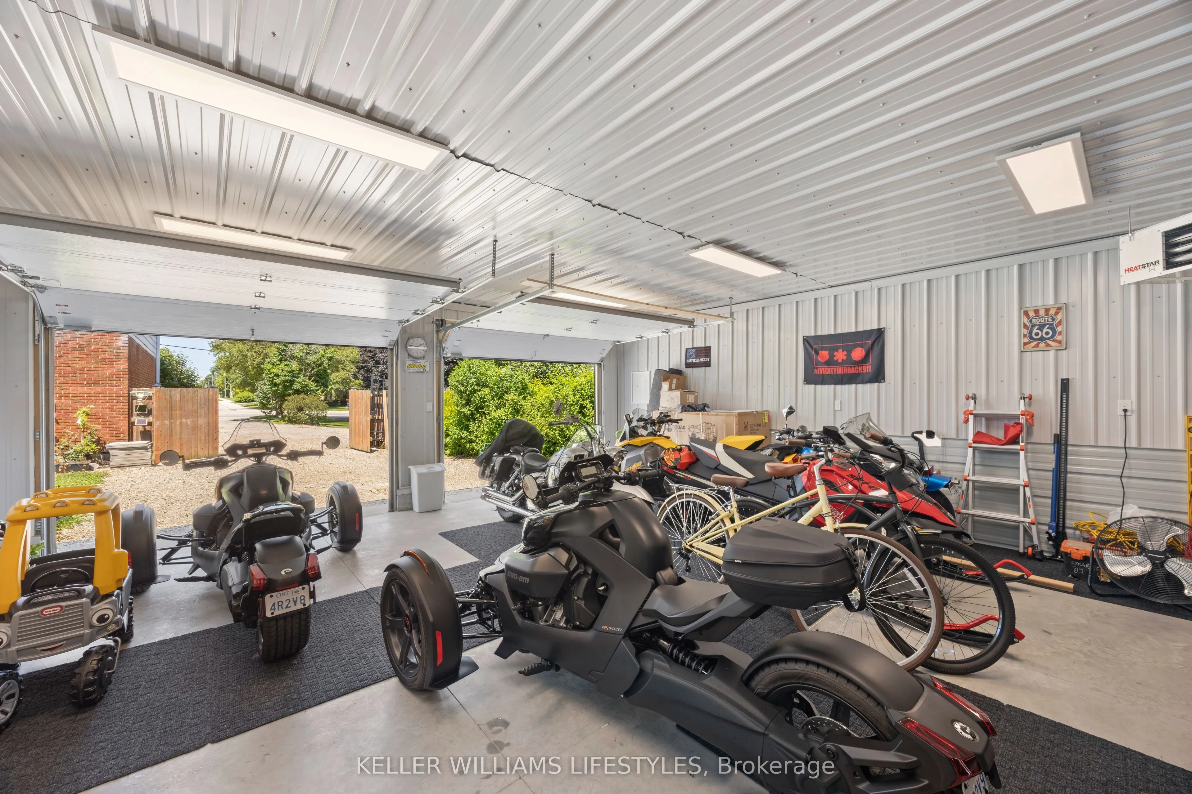 219 Dundas Street W