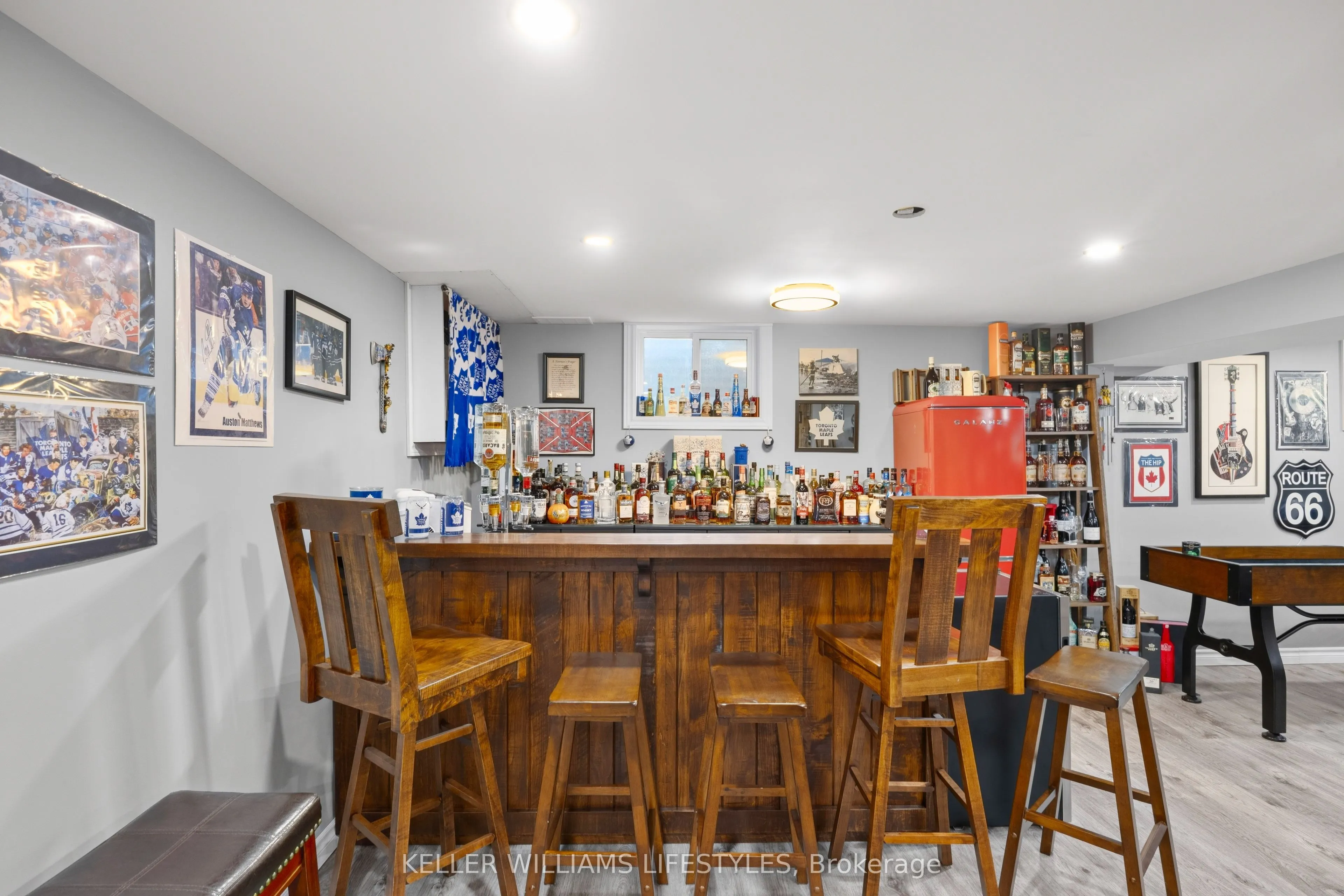 219 Dundas Street W
