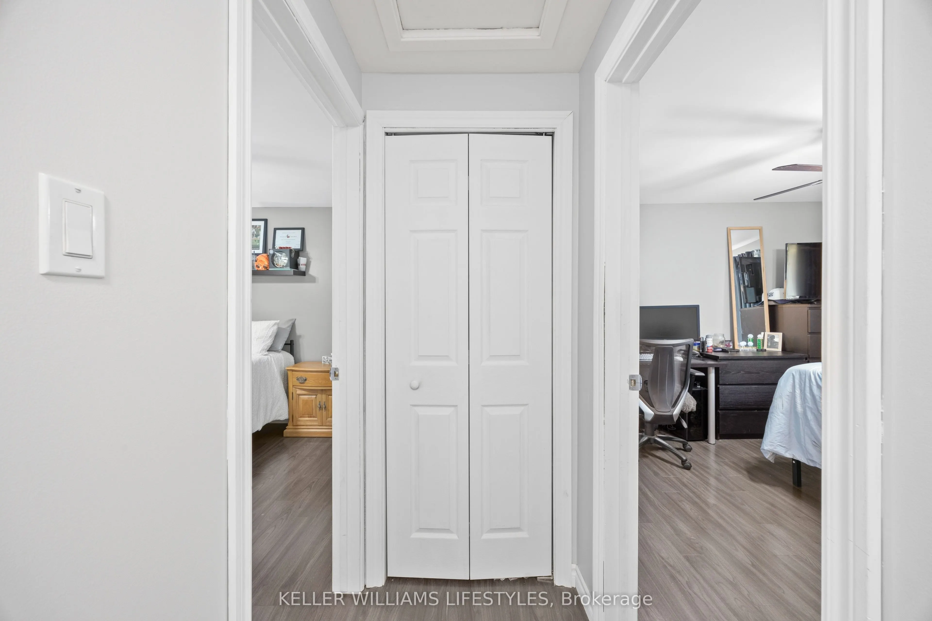 219 Dundas Street W