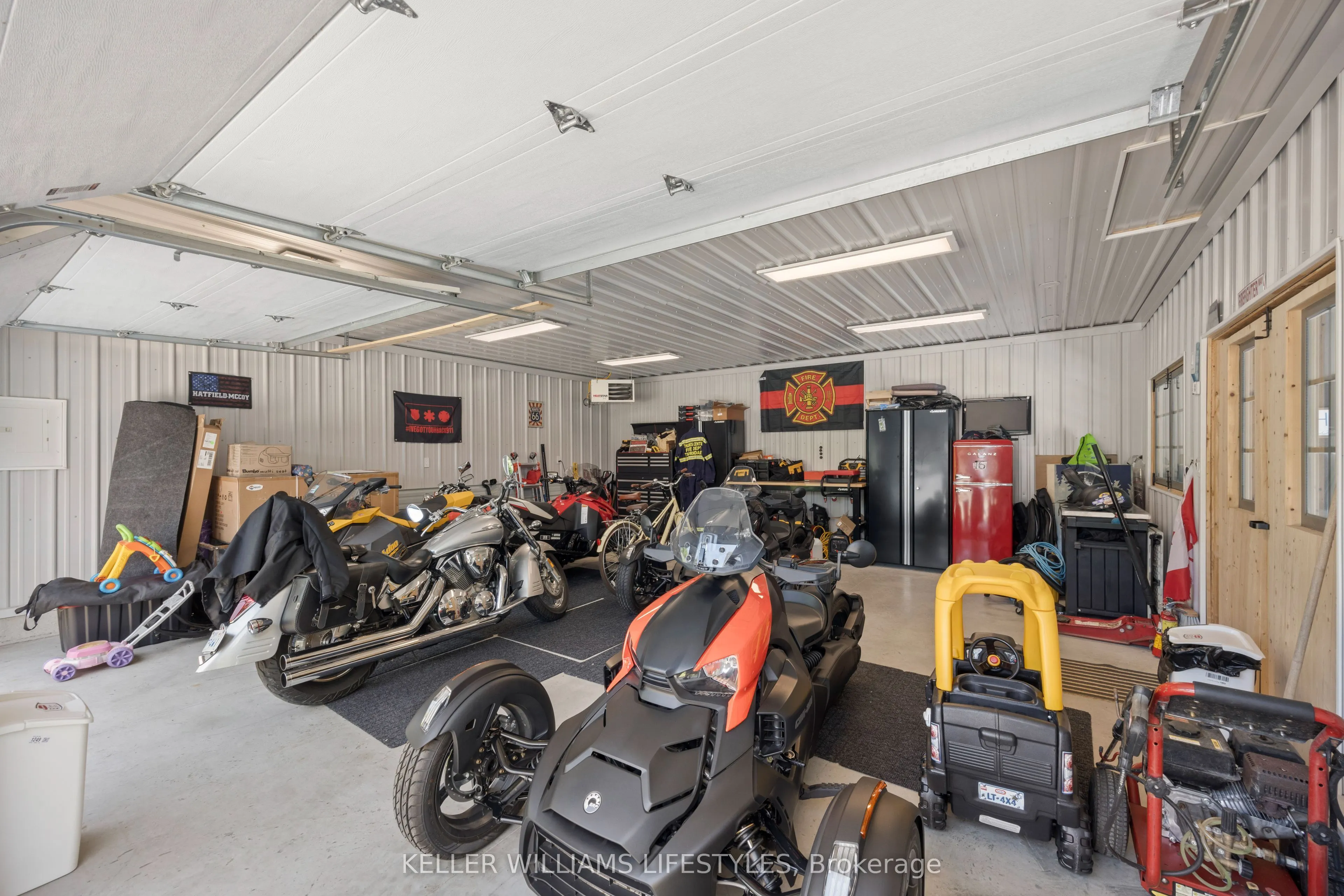 219 Dundas Street W
