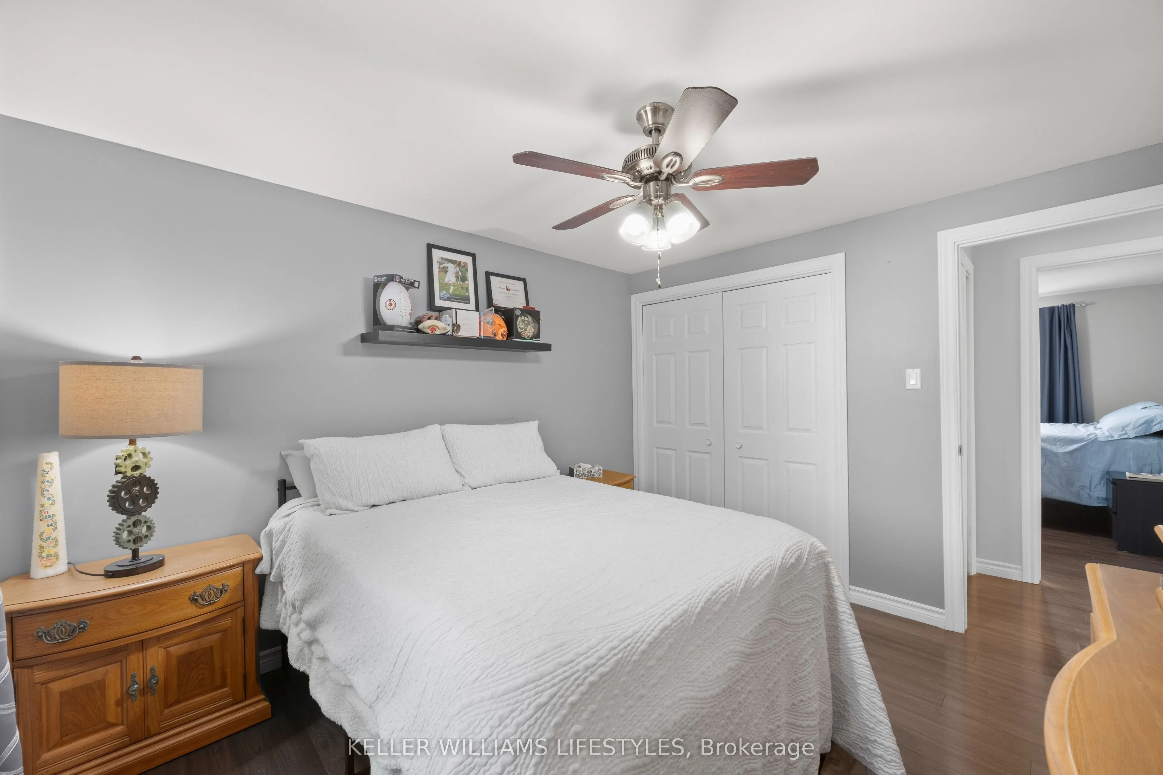 219 Dundas Street W