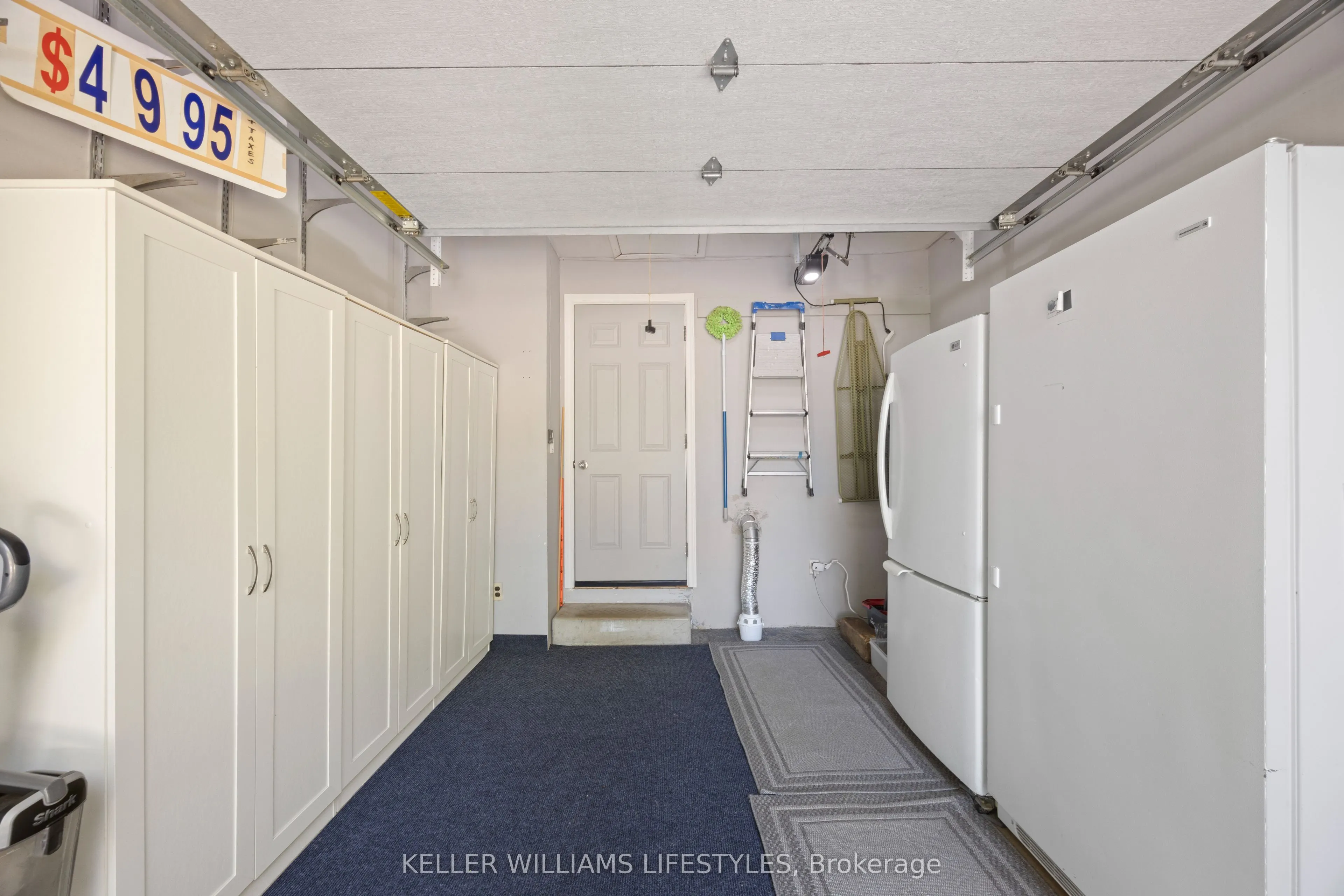 219 Dundas Street W
