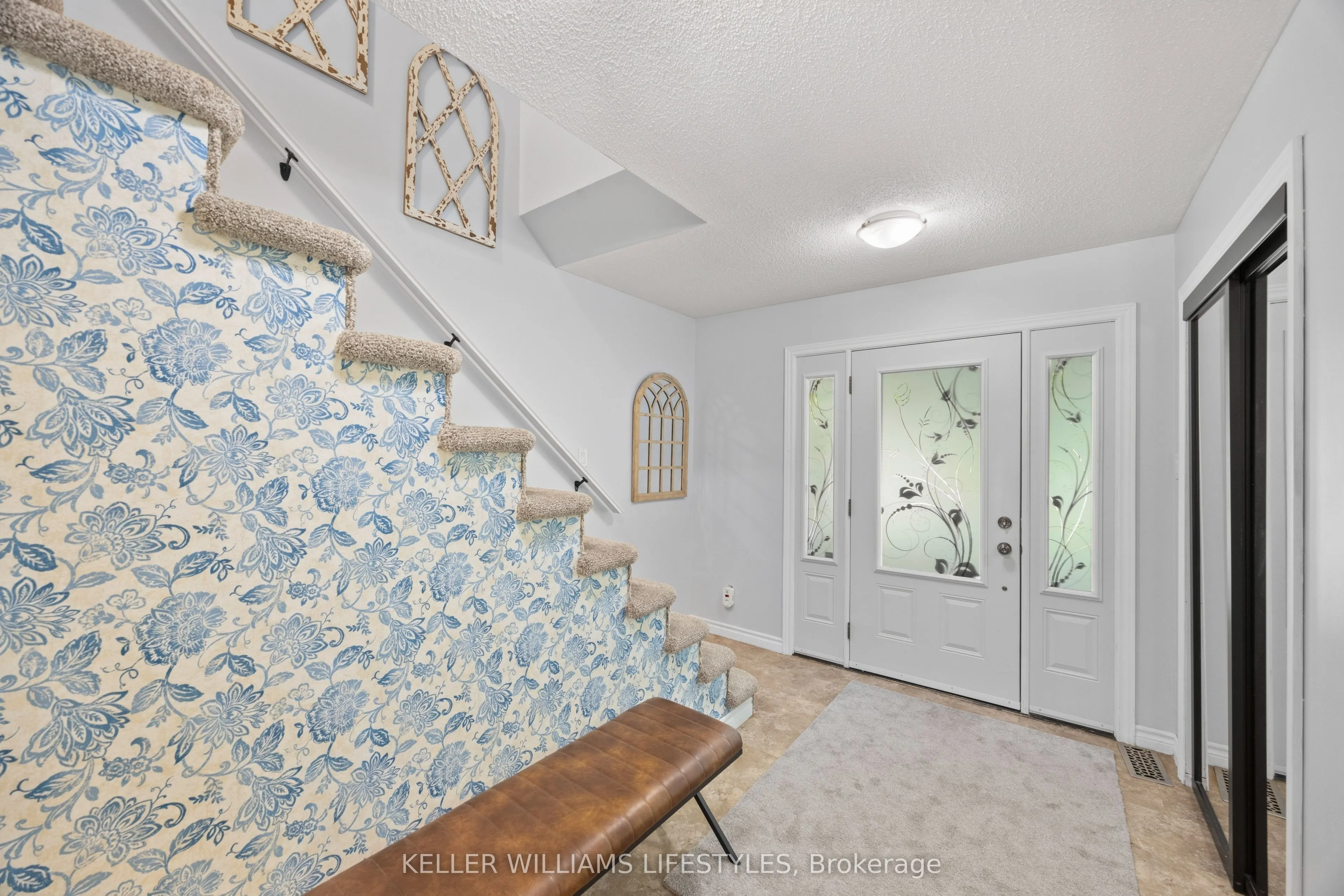 219 Dundas Street W