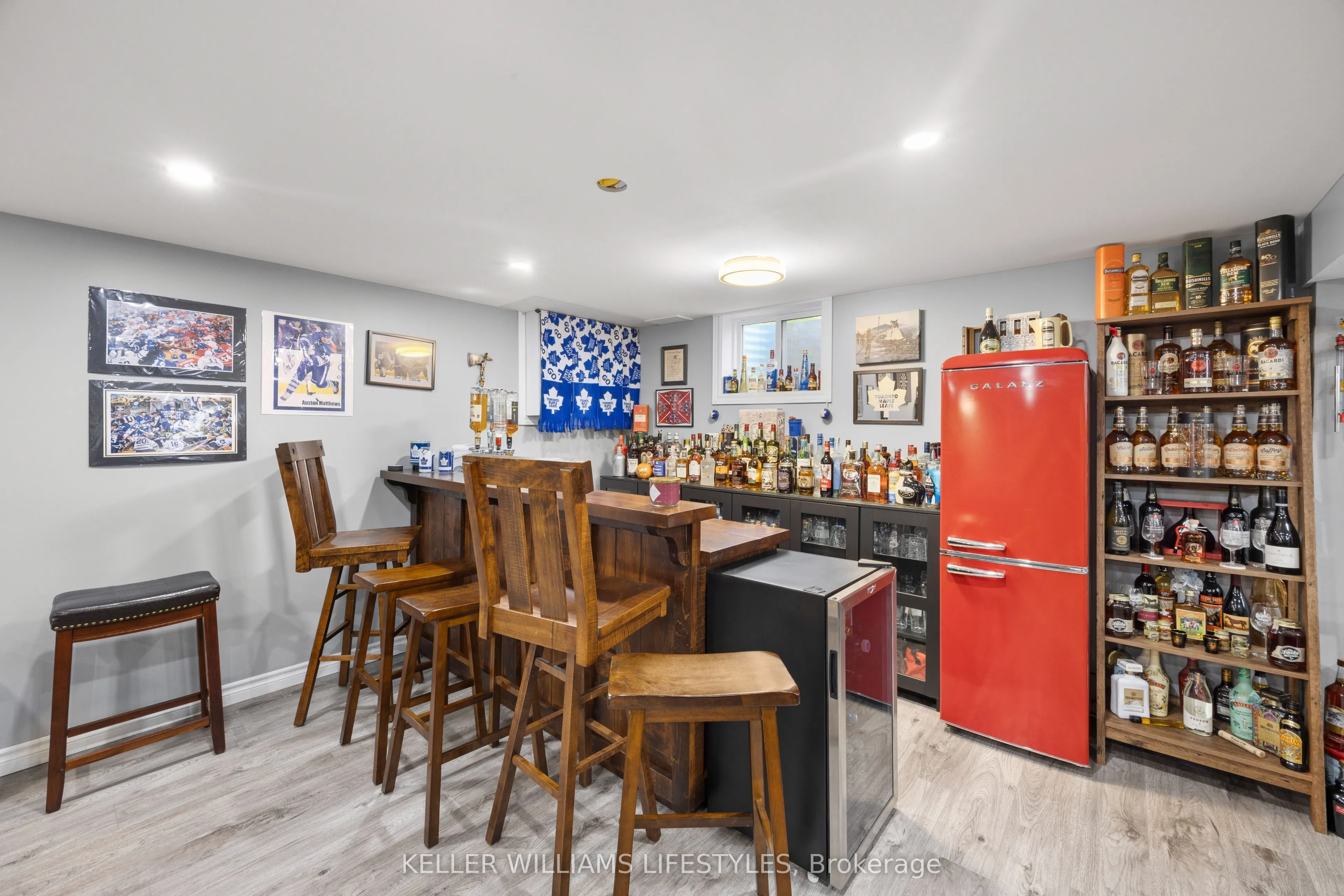 219 Dundas Street W