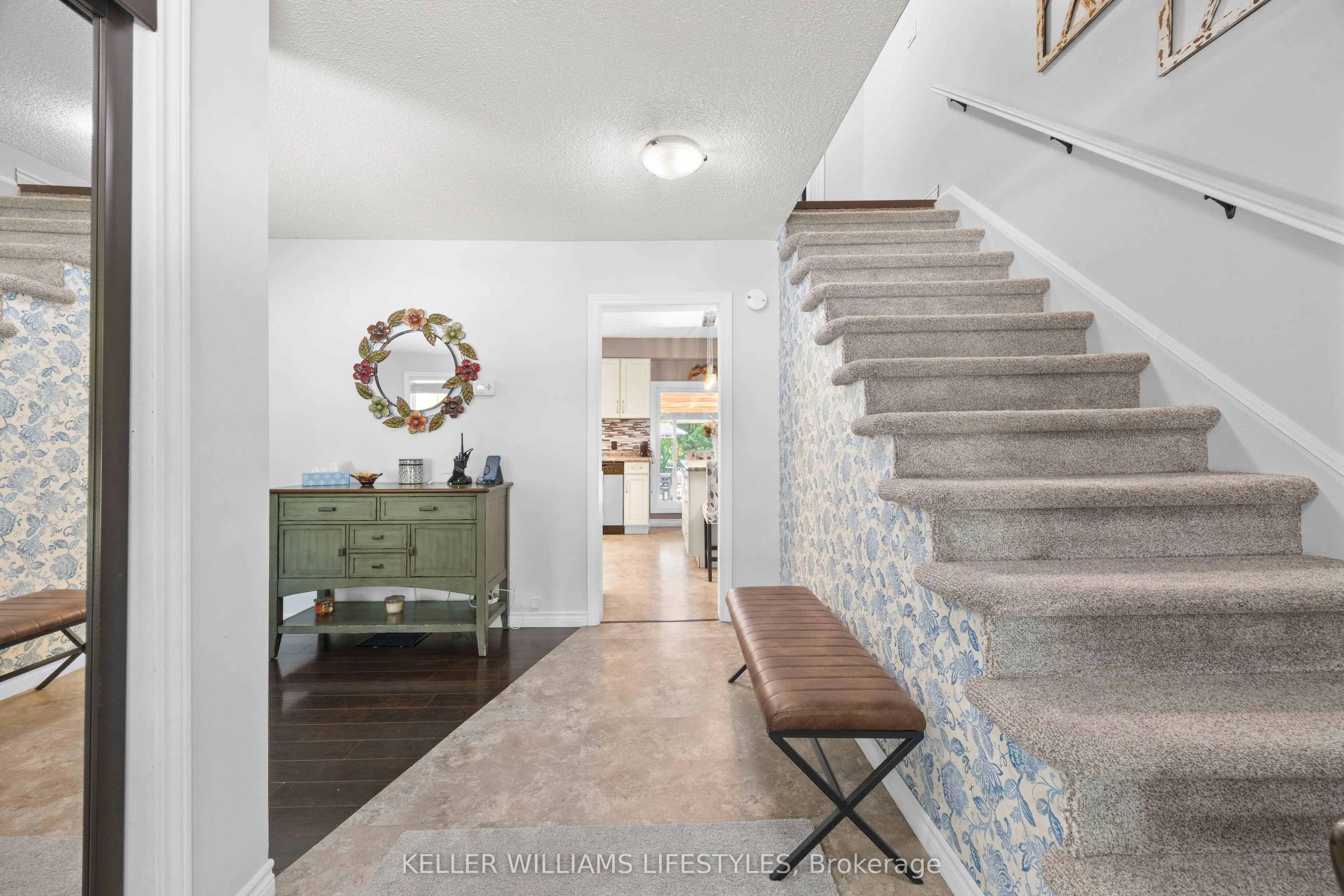 219 Dundas Street W