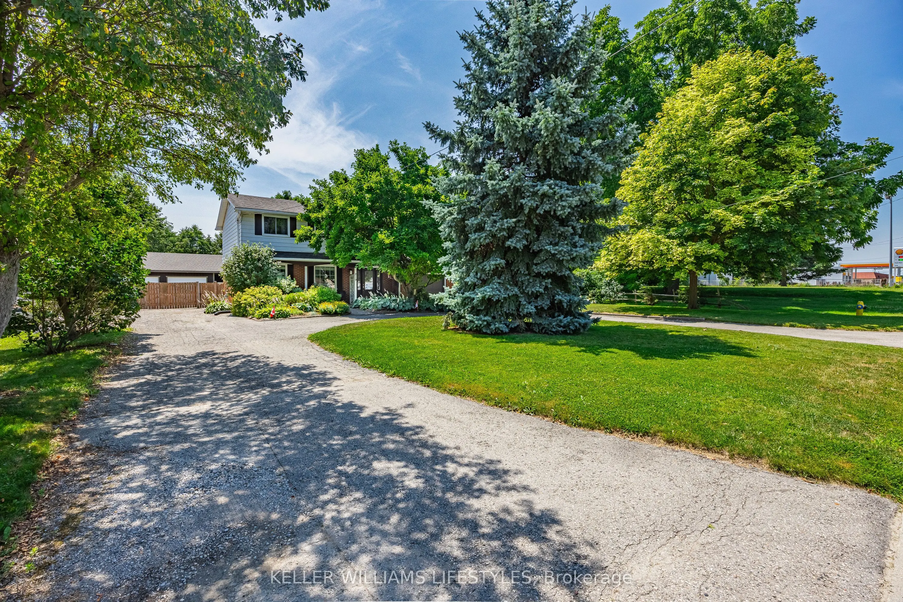 219 Dundas Street W