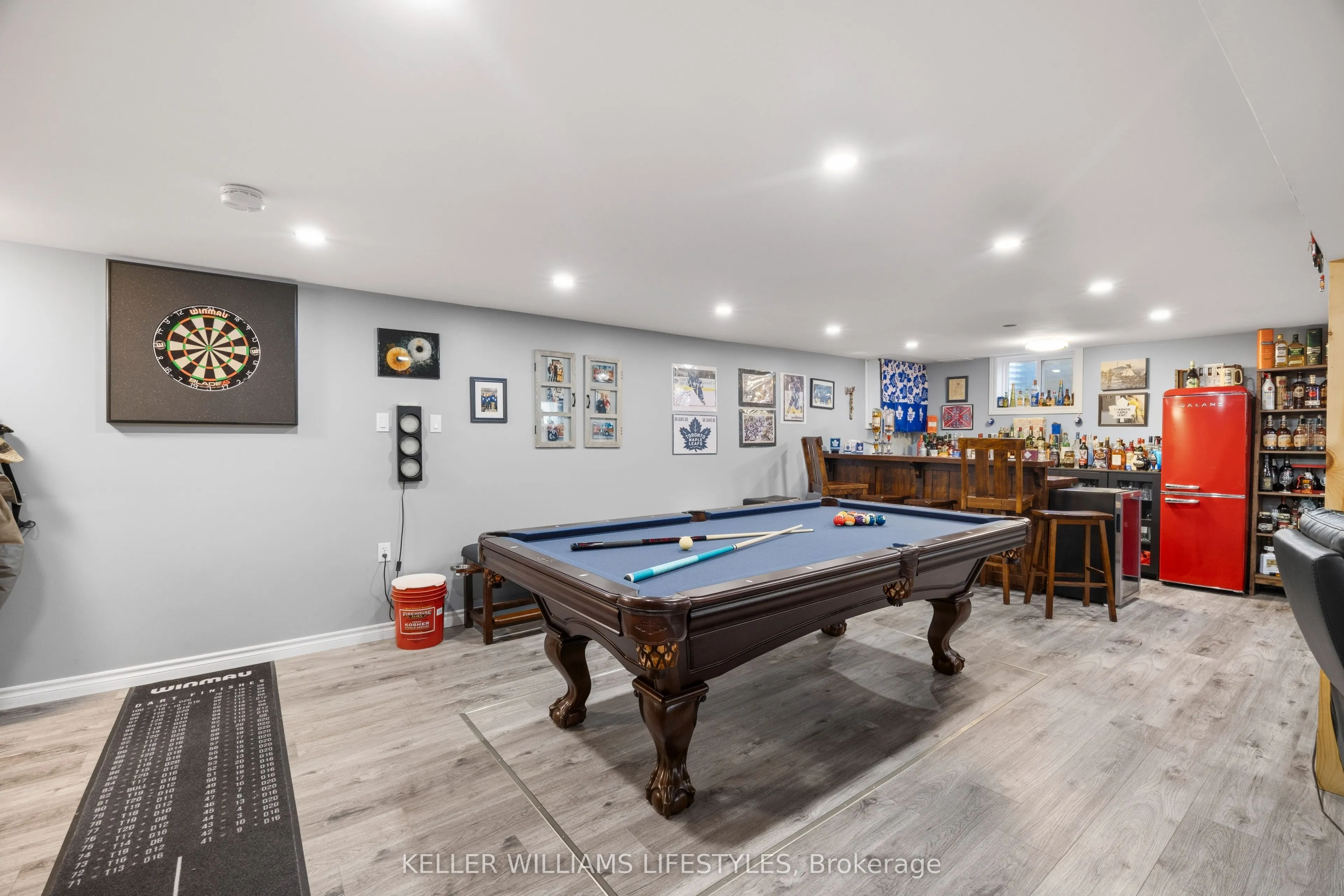 219 Dundas Street W