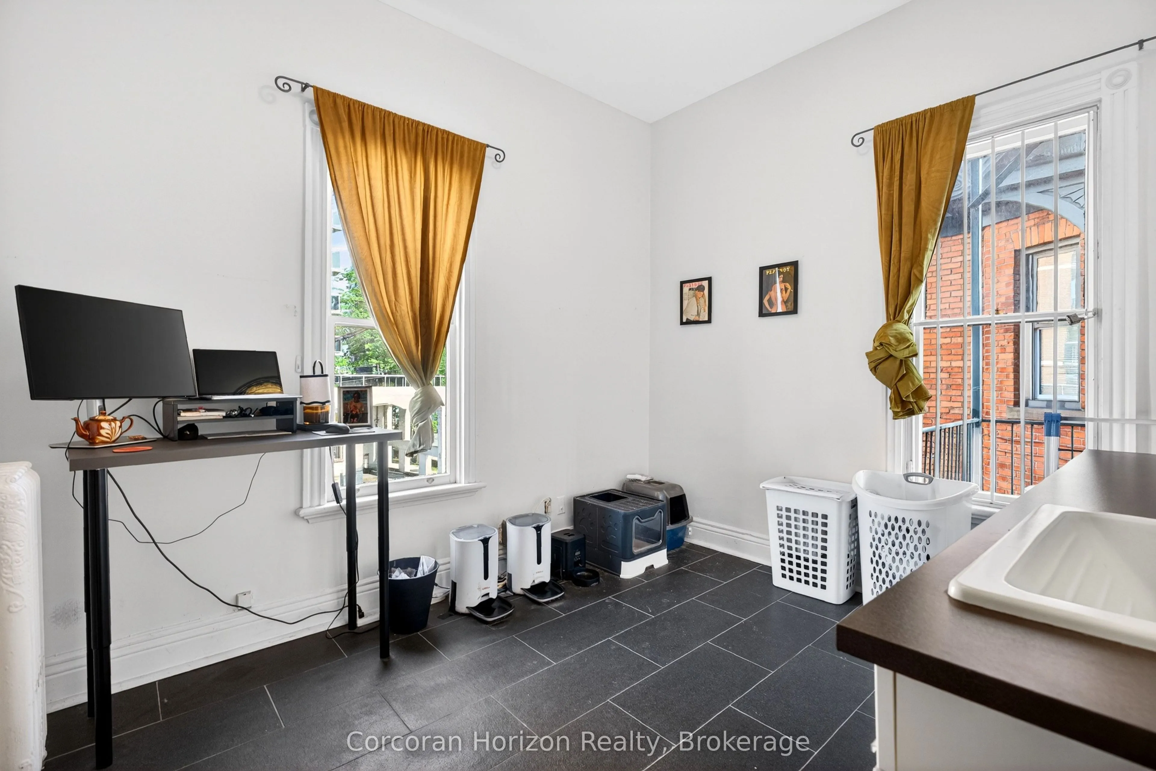 183 James Street S #2