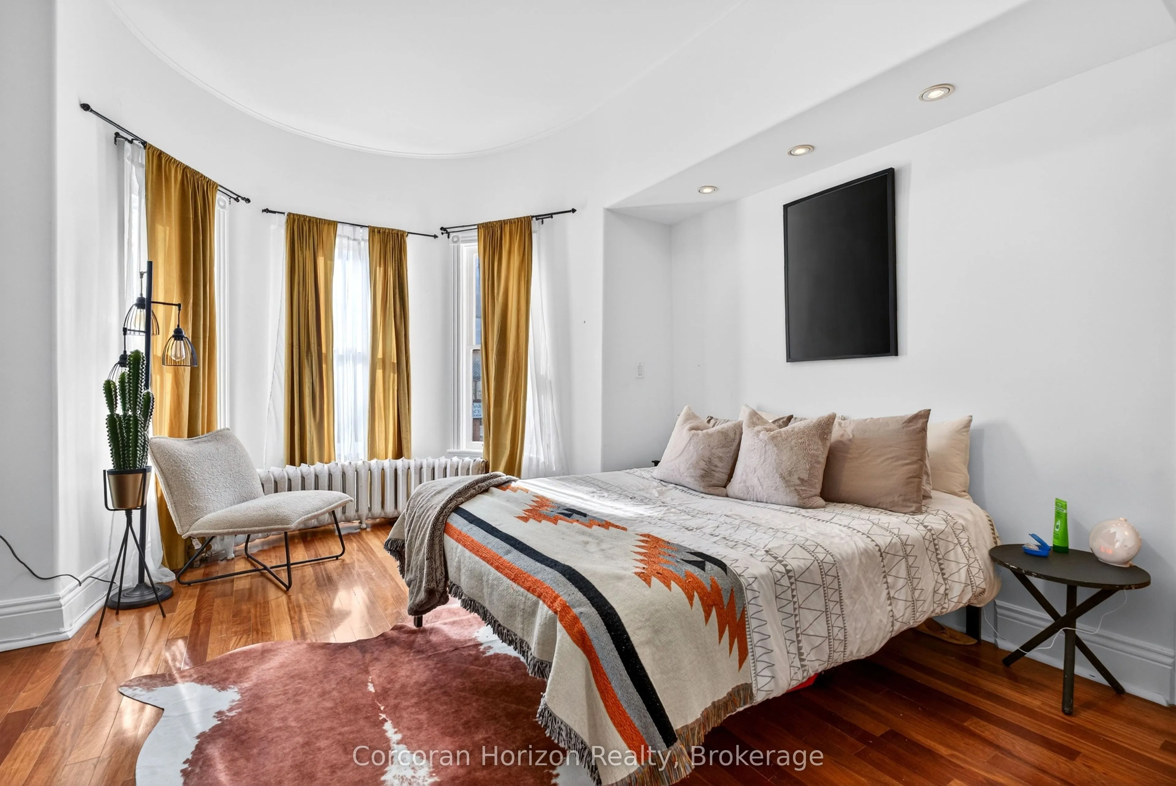 183 James Street S #2