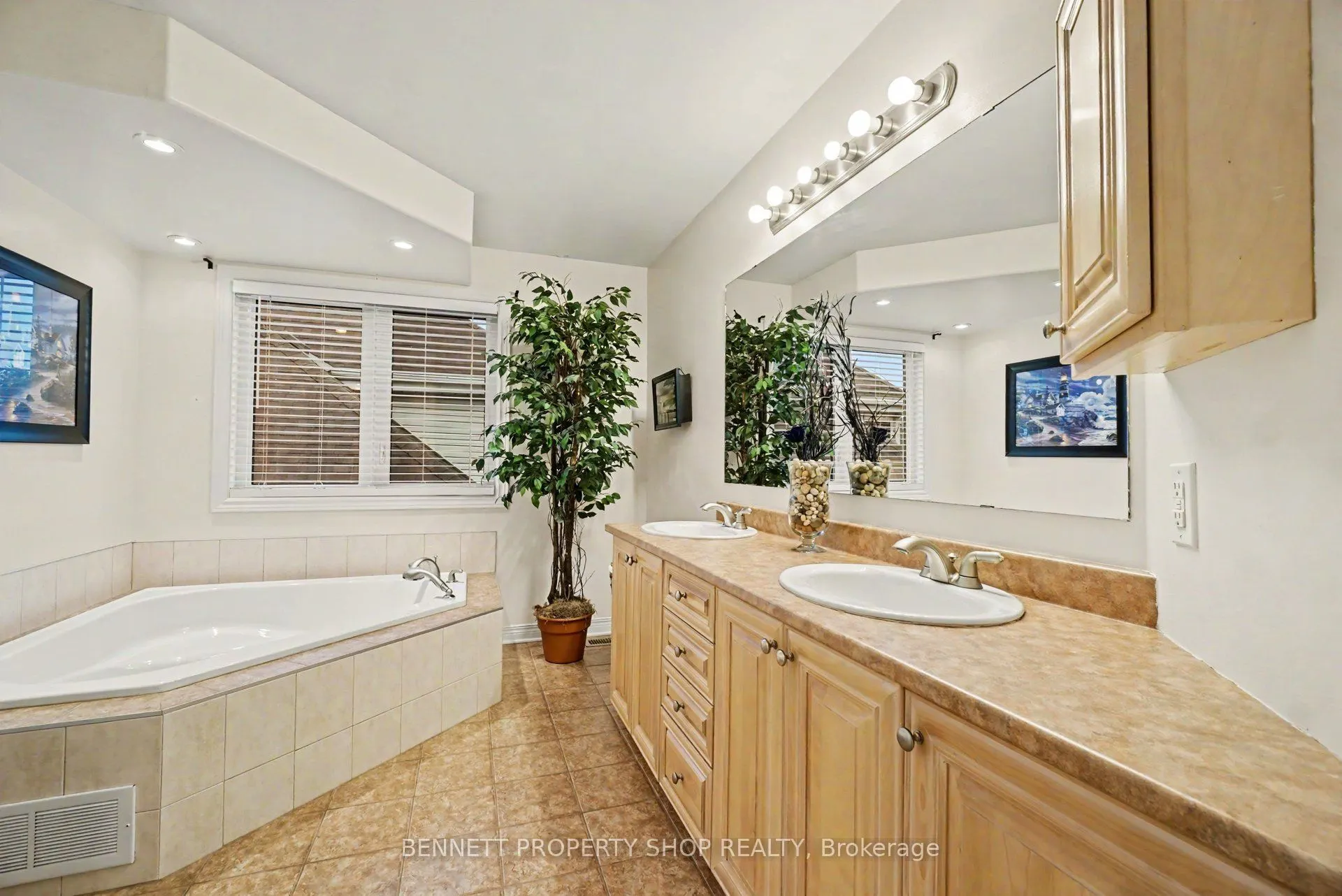 179 Sandra Crescent