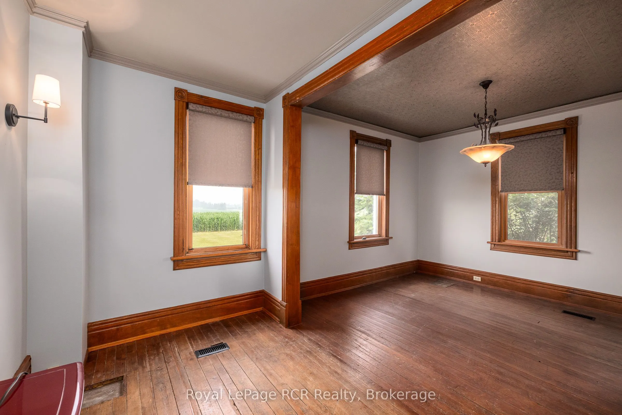 611808 Southgate Sideroad 61