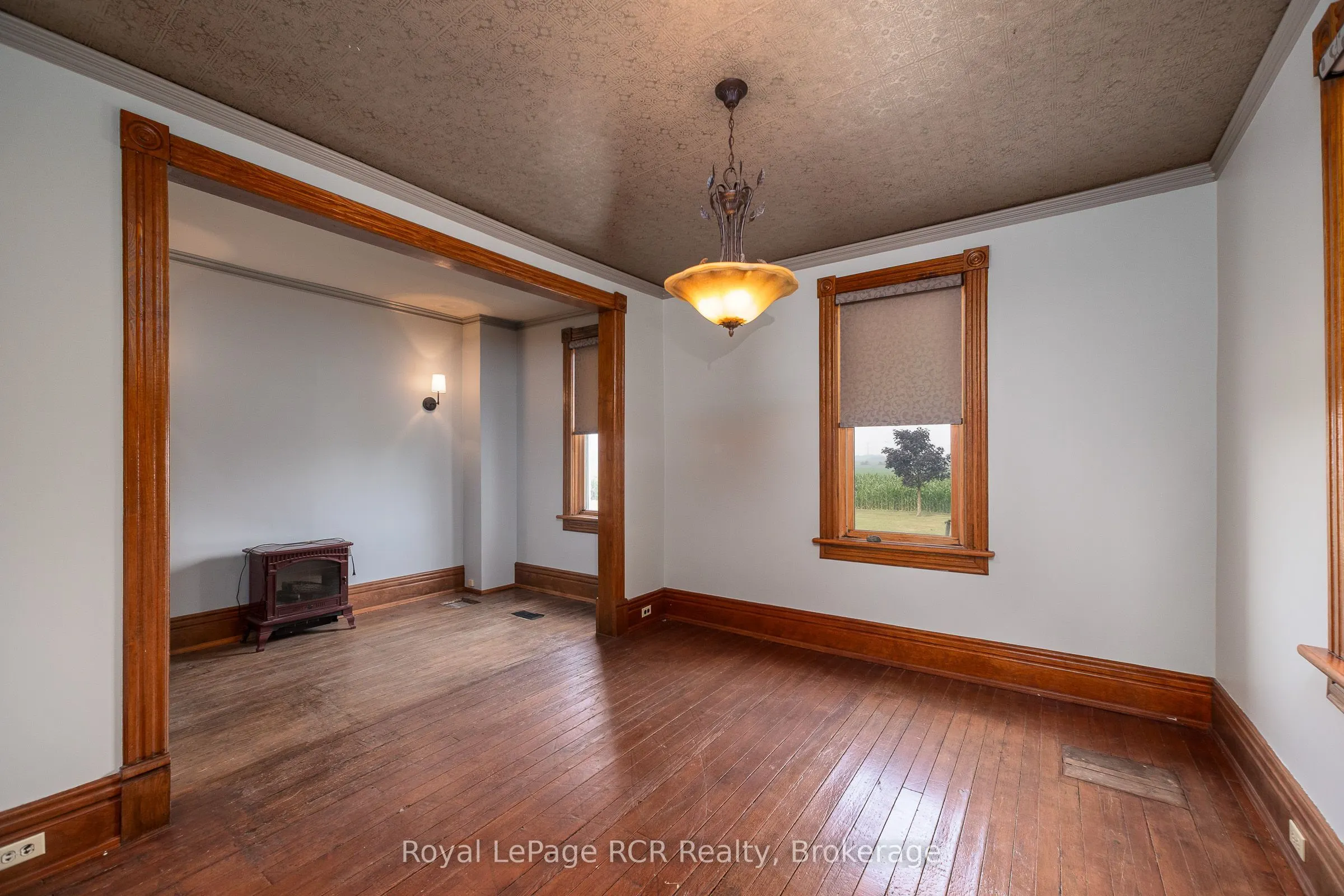 611808 Southgate Sideroad 61