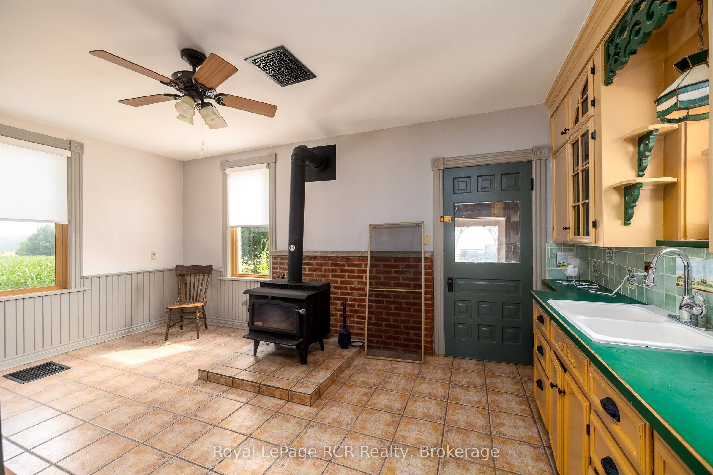 611808 Southgate Sideroad 61
