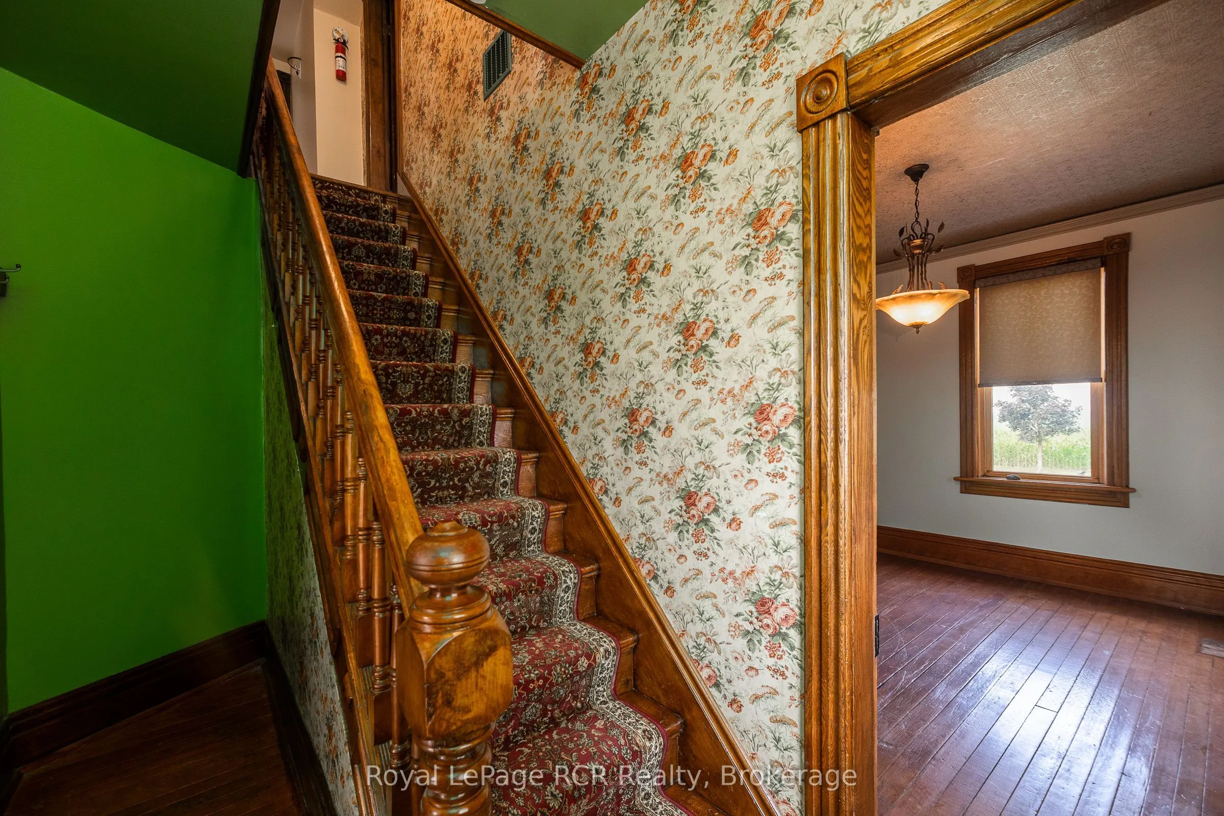 611808 Southgate Sideroad 61