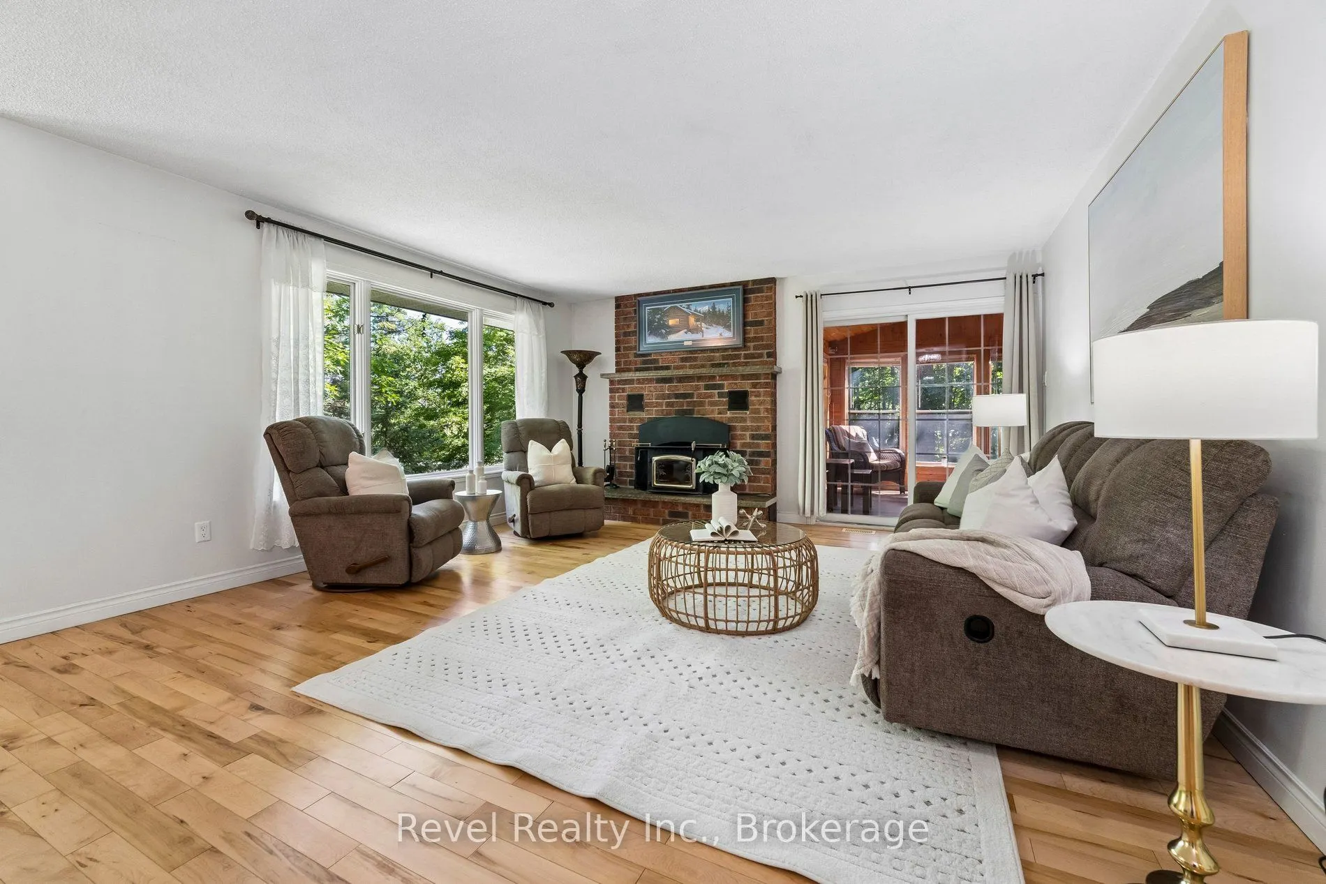 18 Bessie Avenue S