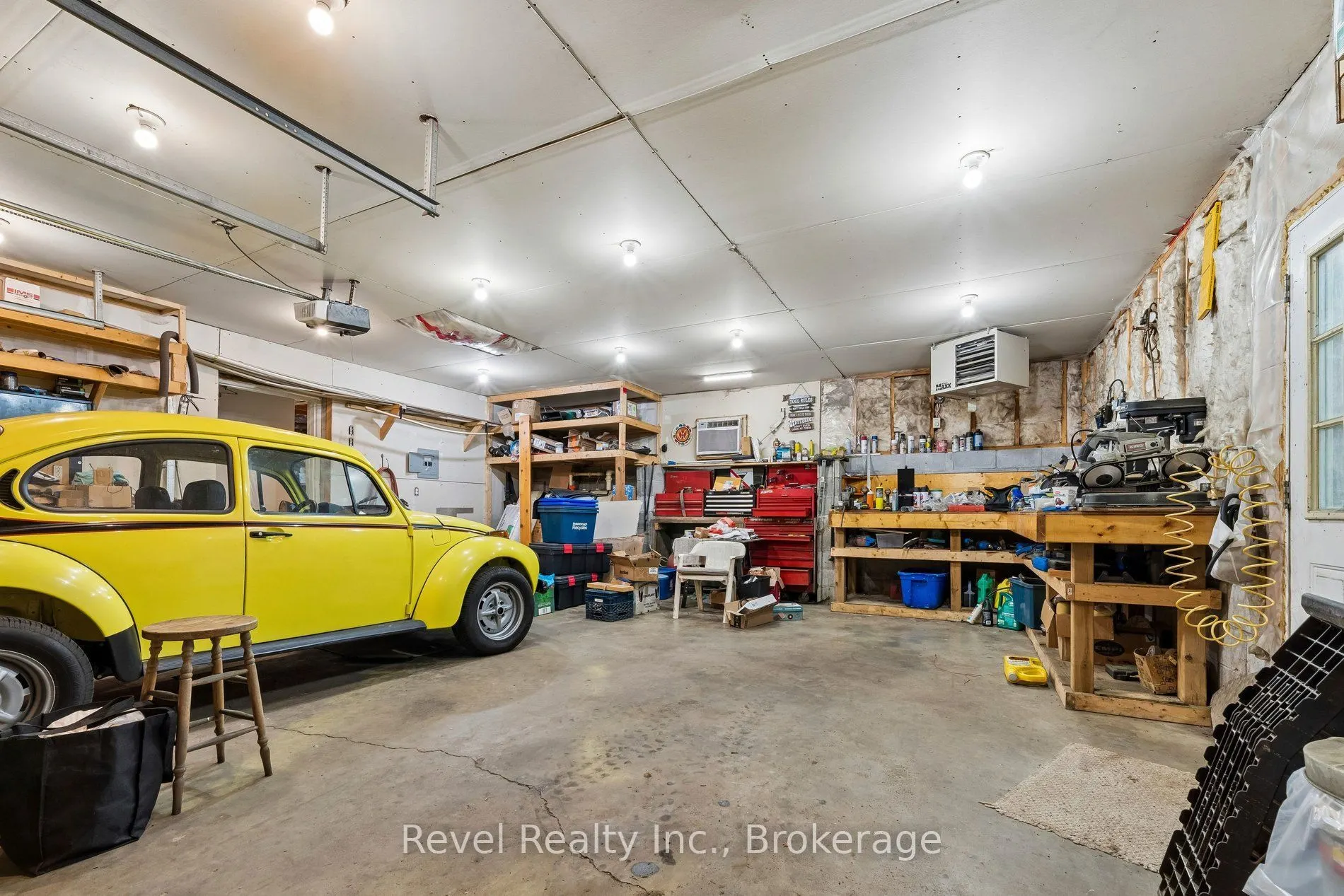 18 Bessie Avenue S
