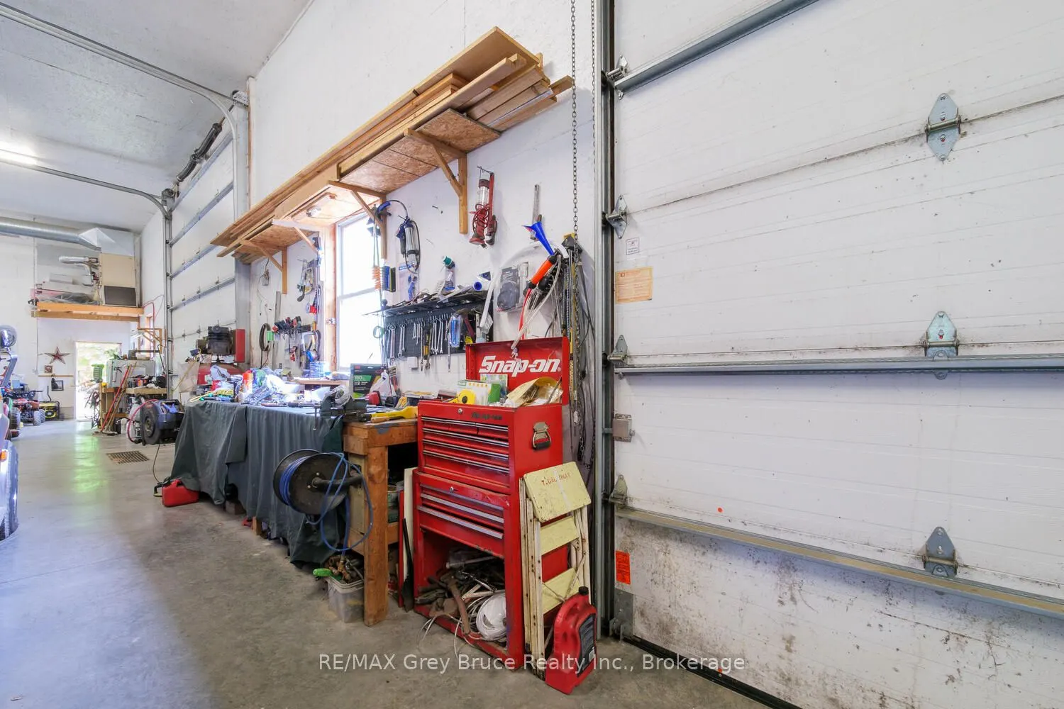 1033 Bruce Road 9