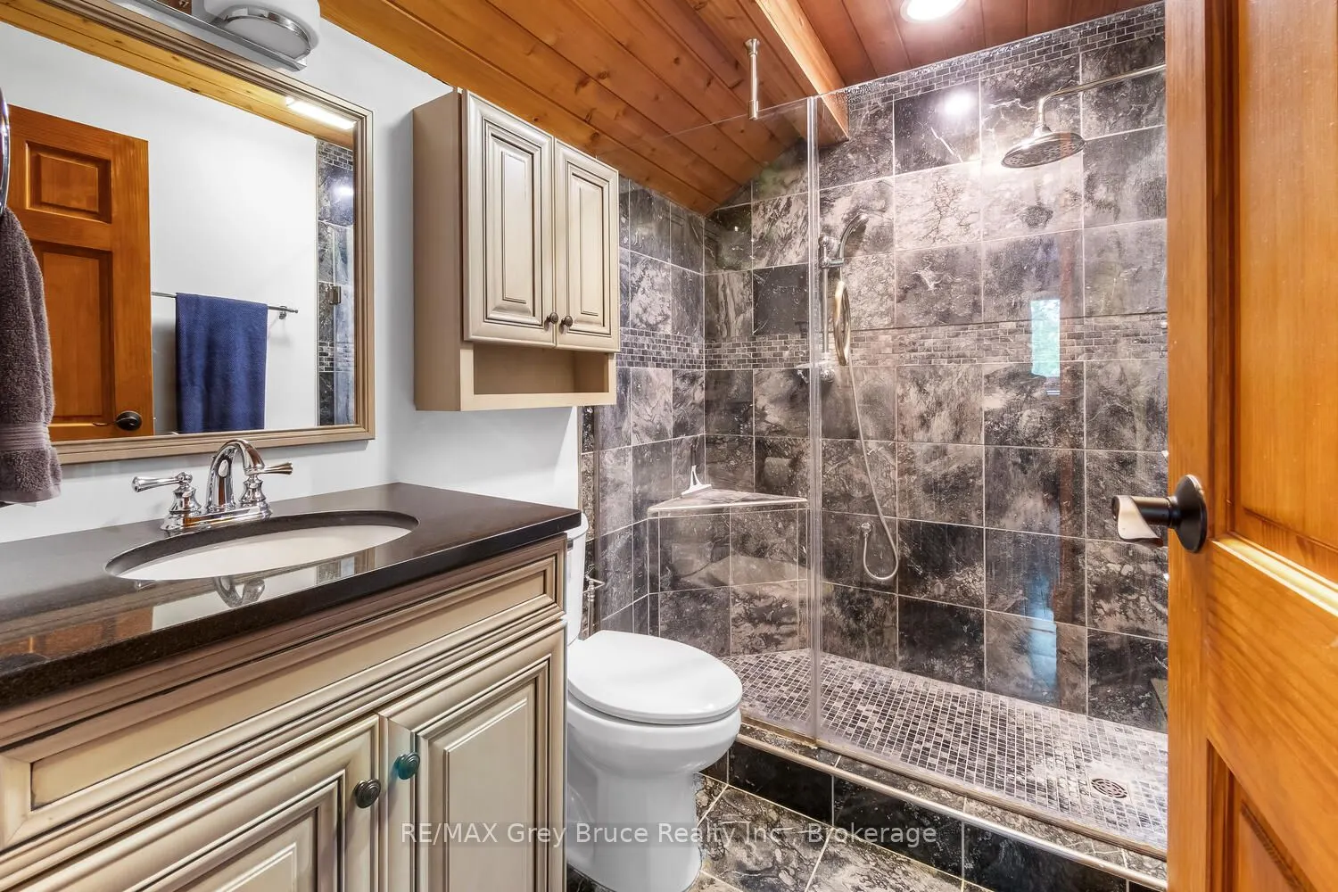1033 Bruce Road 9