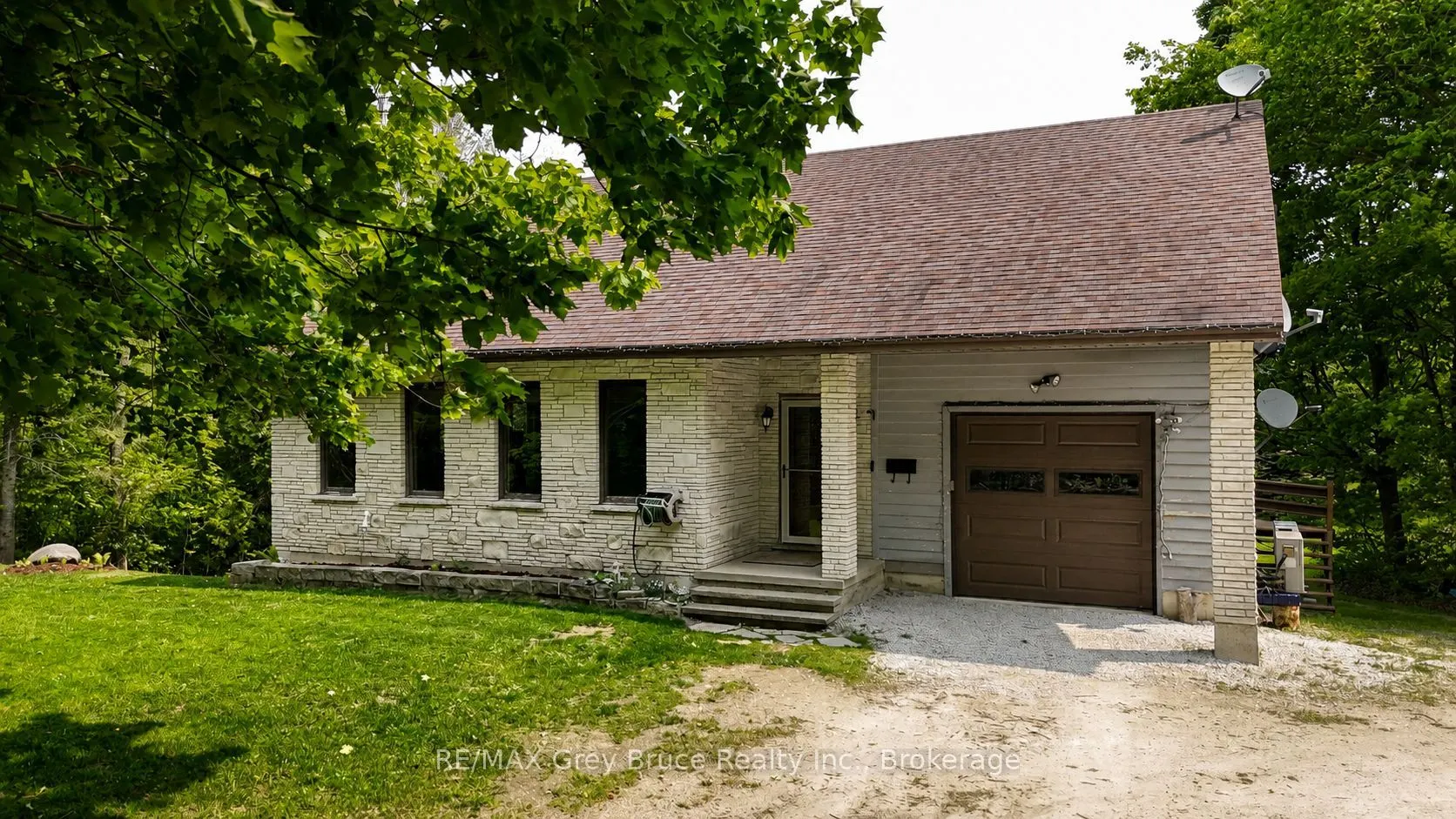 1033 Bruce Road 9