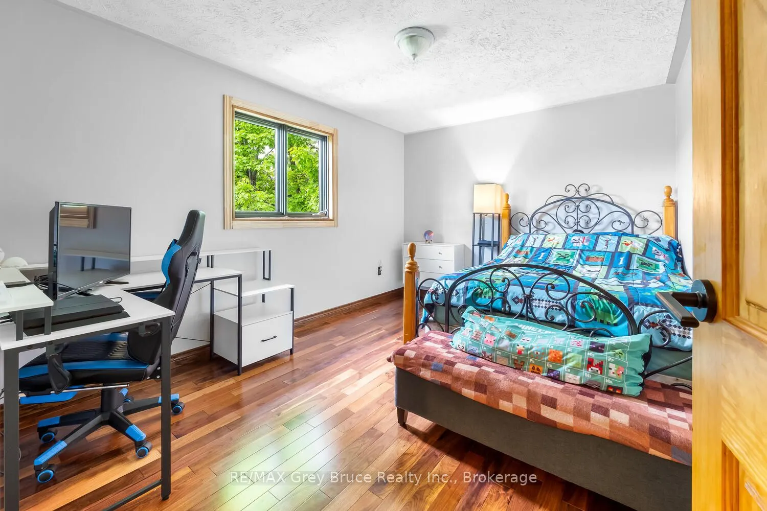 1033 Bruce Road 9