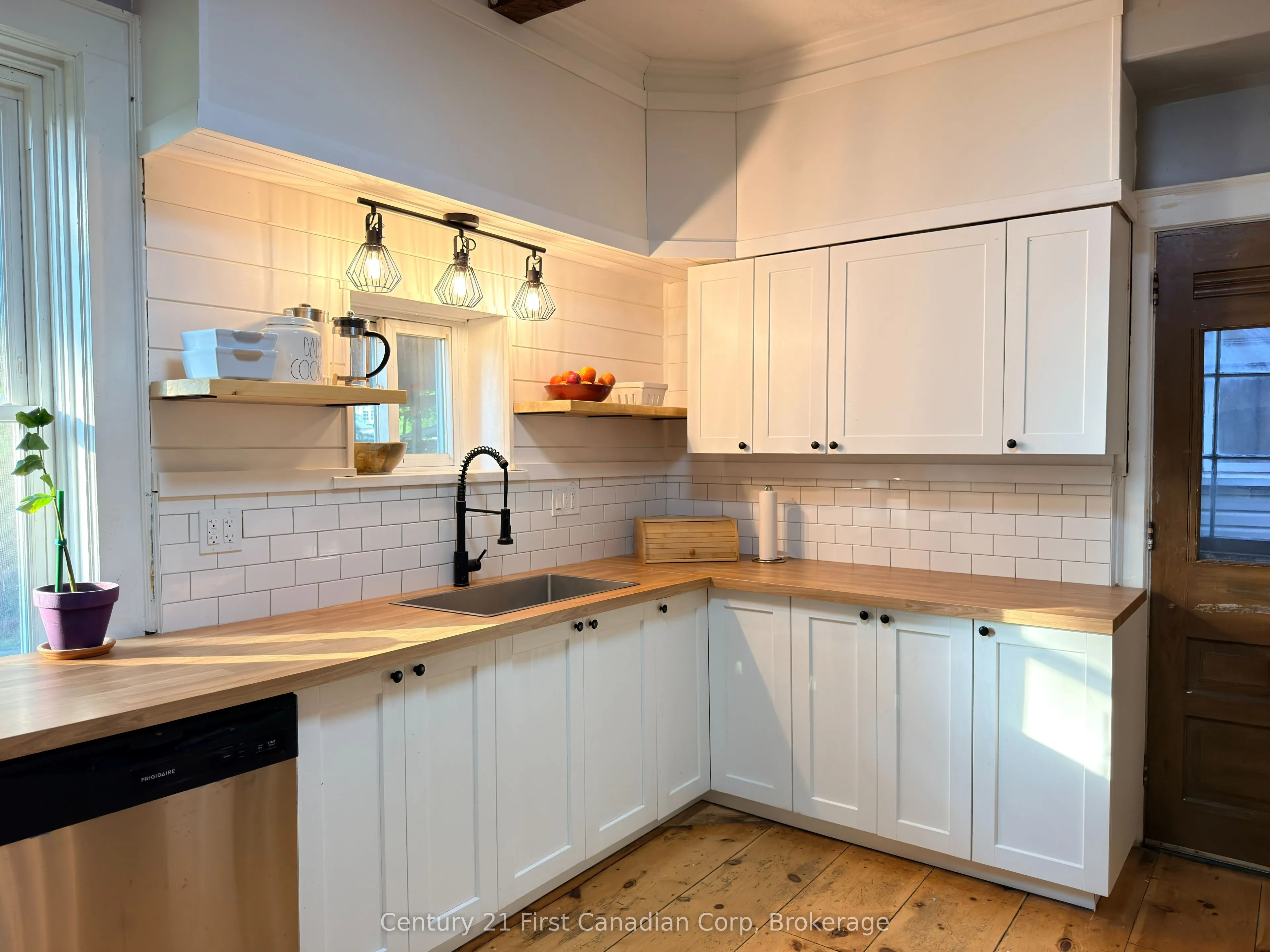 131 King Street E