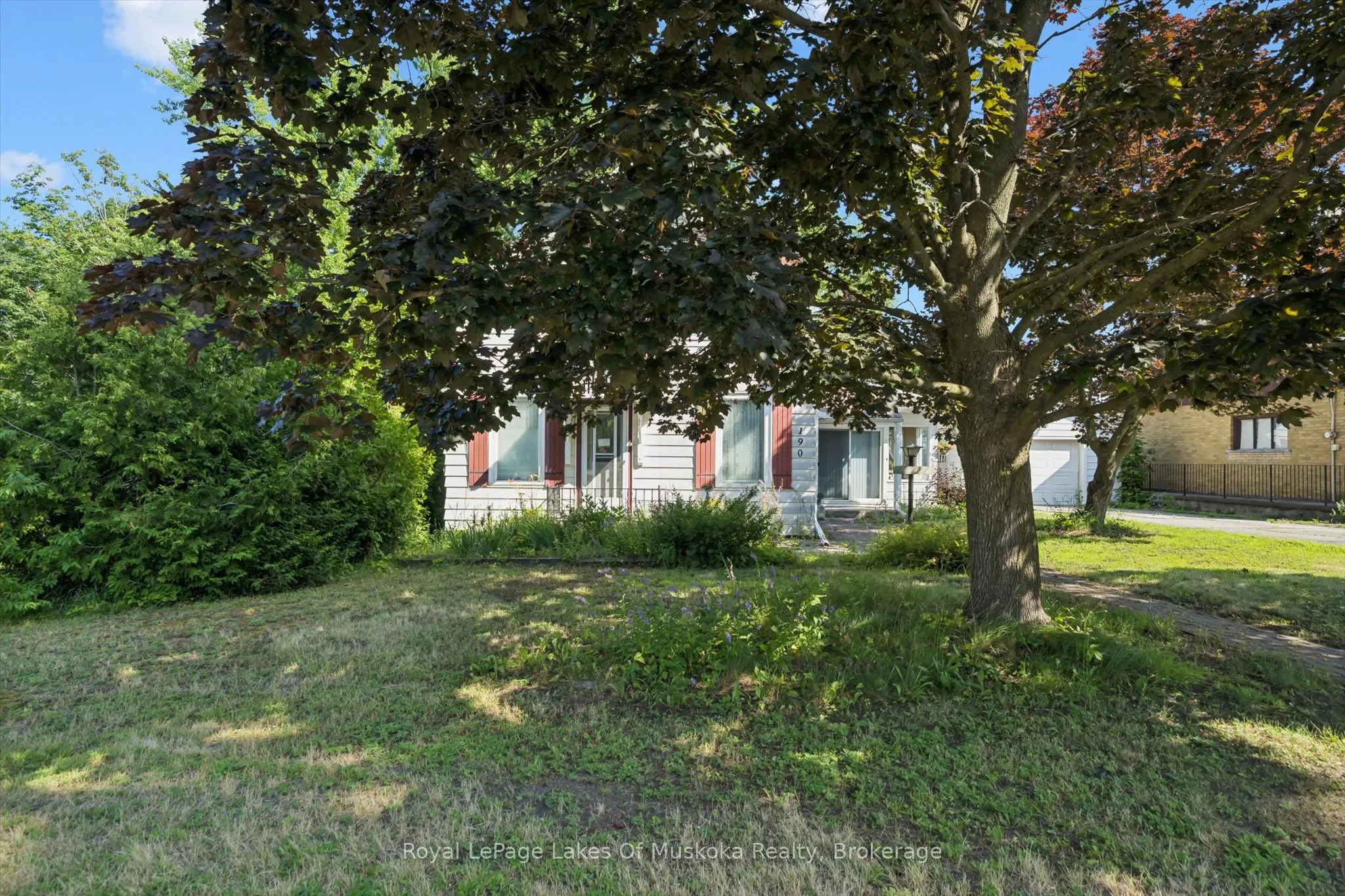190 Winewood Avenue W