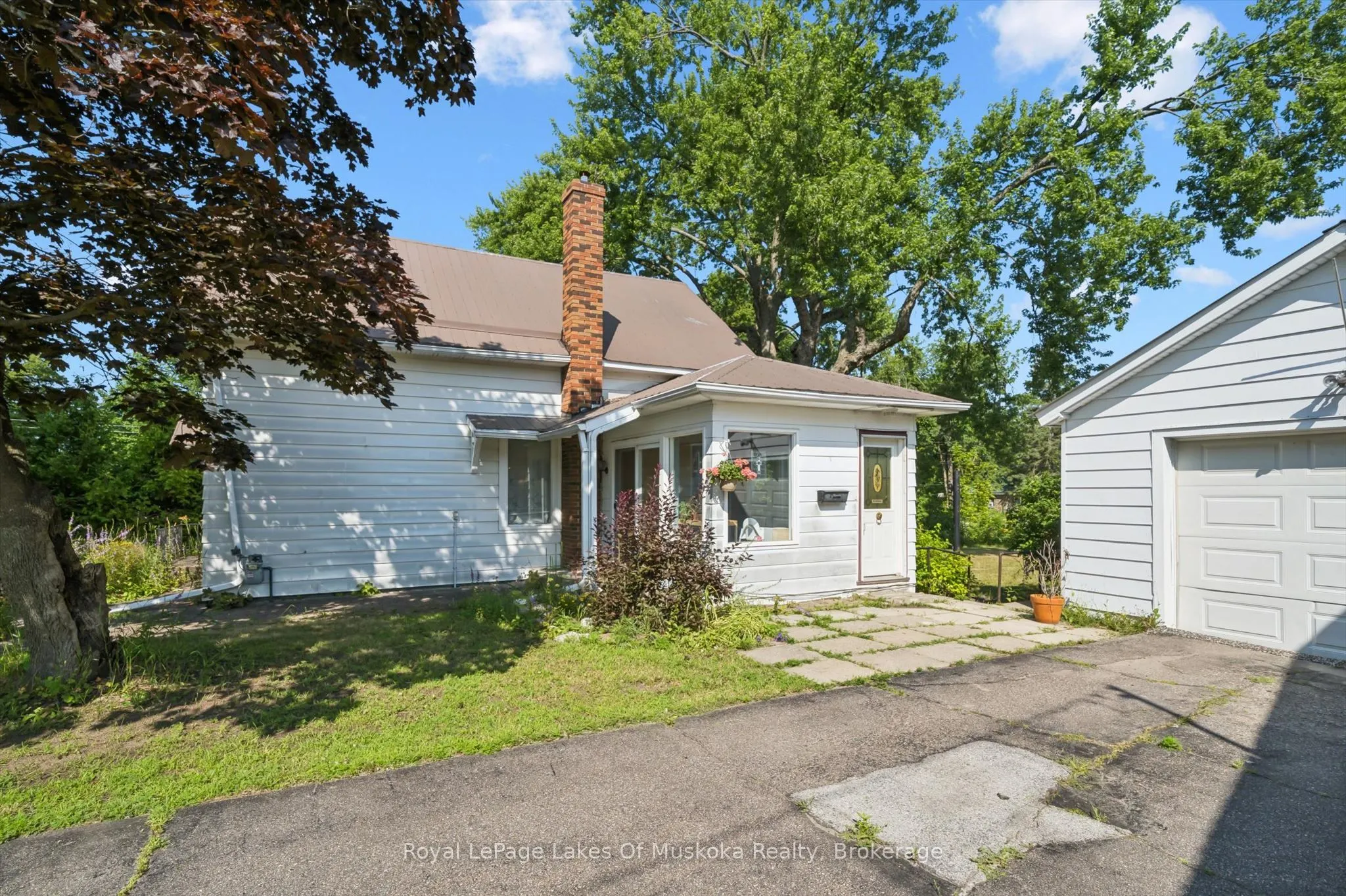 190 Winewood Avenue W